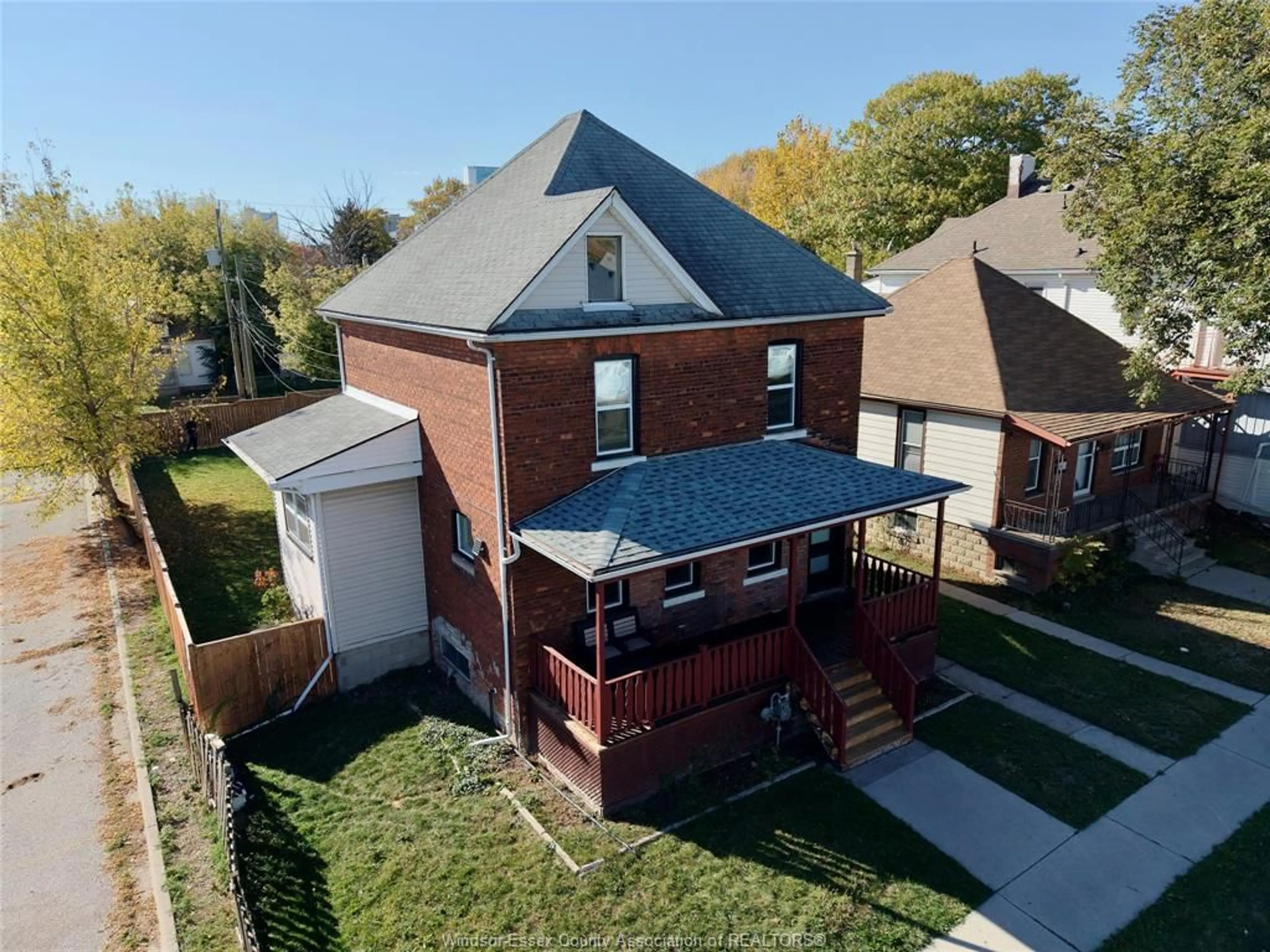 A pic from outside/outdoor area/front of a property/back of a property/a pic from drone, street for 531 LANGLOIS, Windsor Ontario N9A 2G3