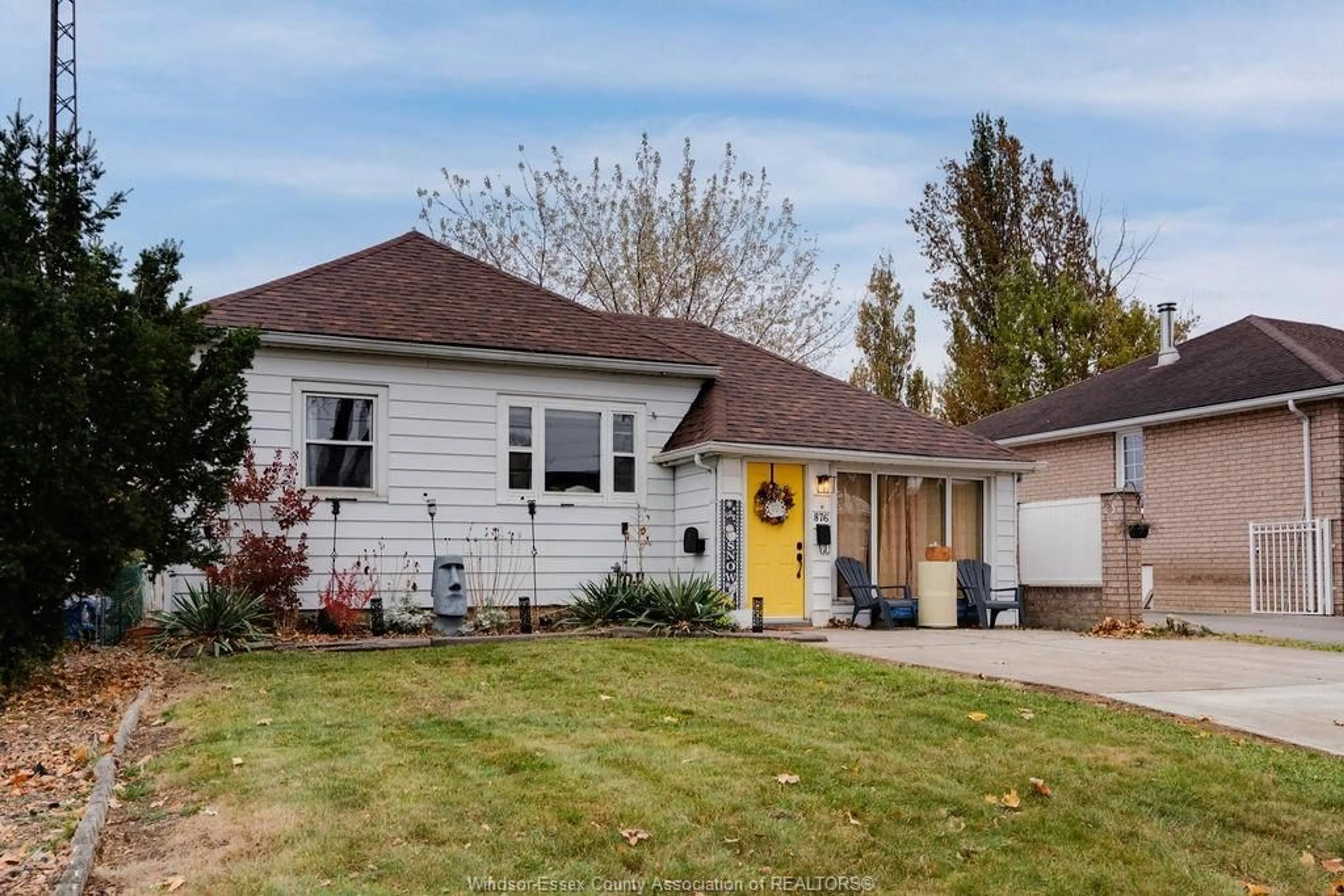 Home with vinyl exterior material, street for 876 WESTMINSTER, Windsor Ontario N8S 2C1