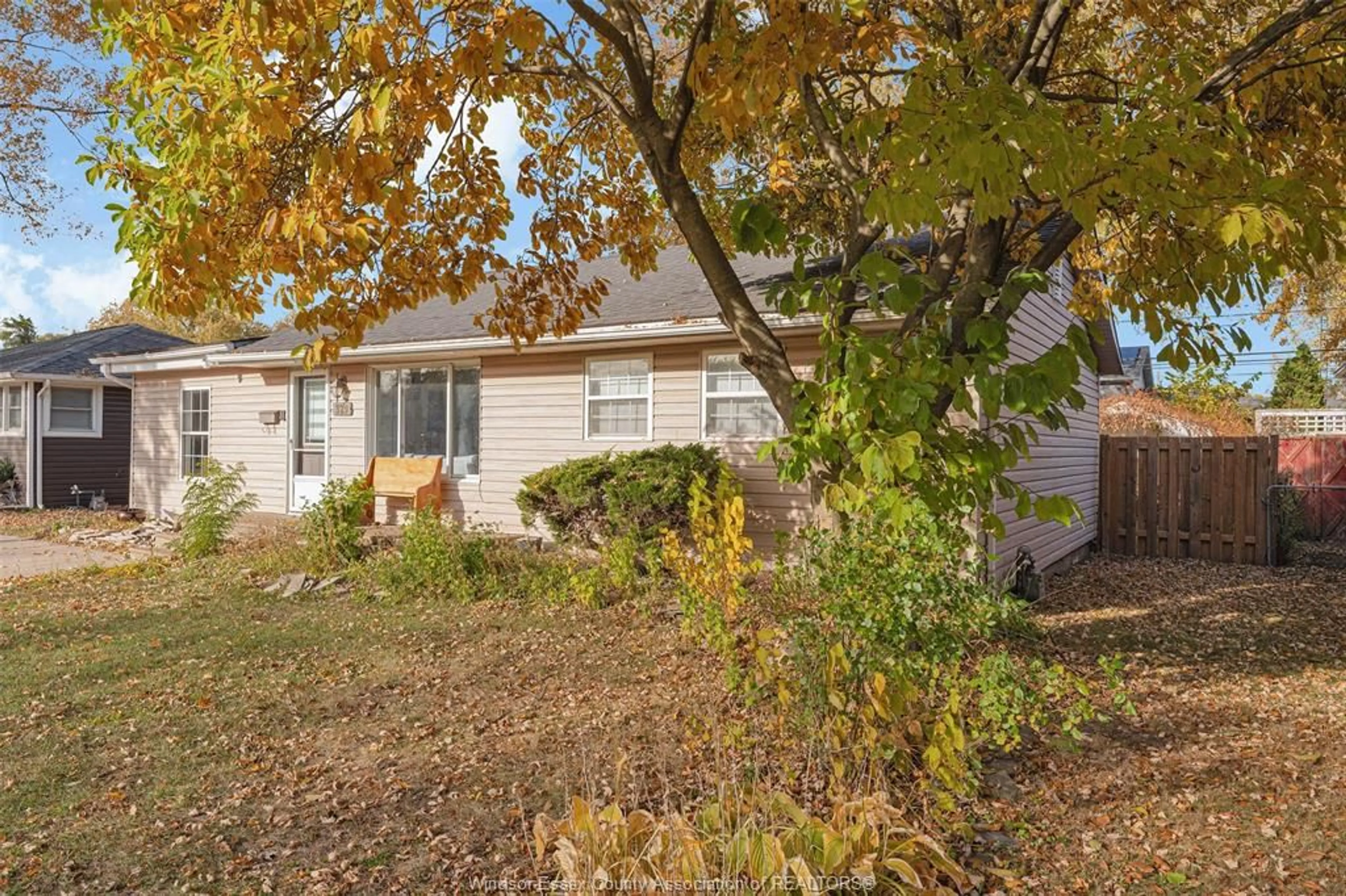 A pic from outside/outdoor area/front of a property/back of a property/a pic from drone, street for 329 SUPERIOR St, LaSalle Ontario N9J 1H7