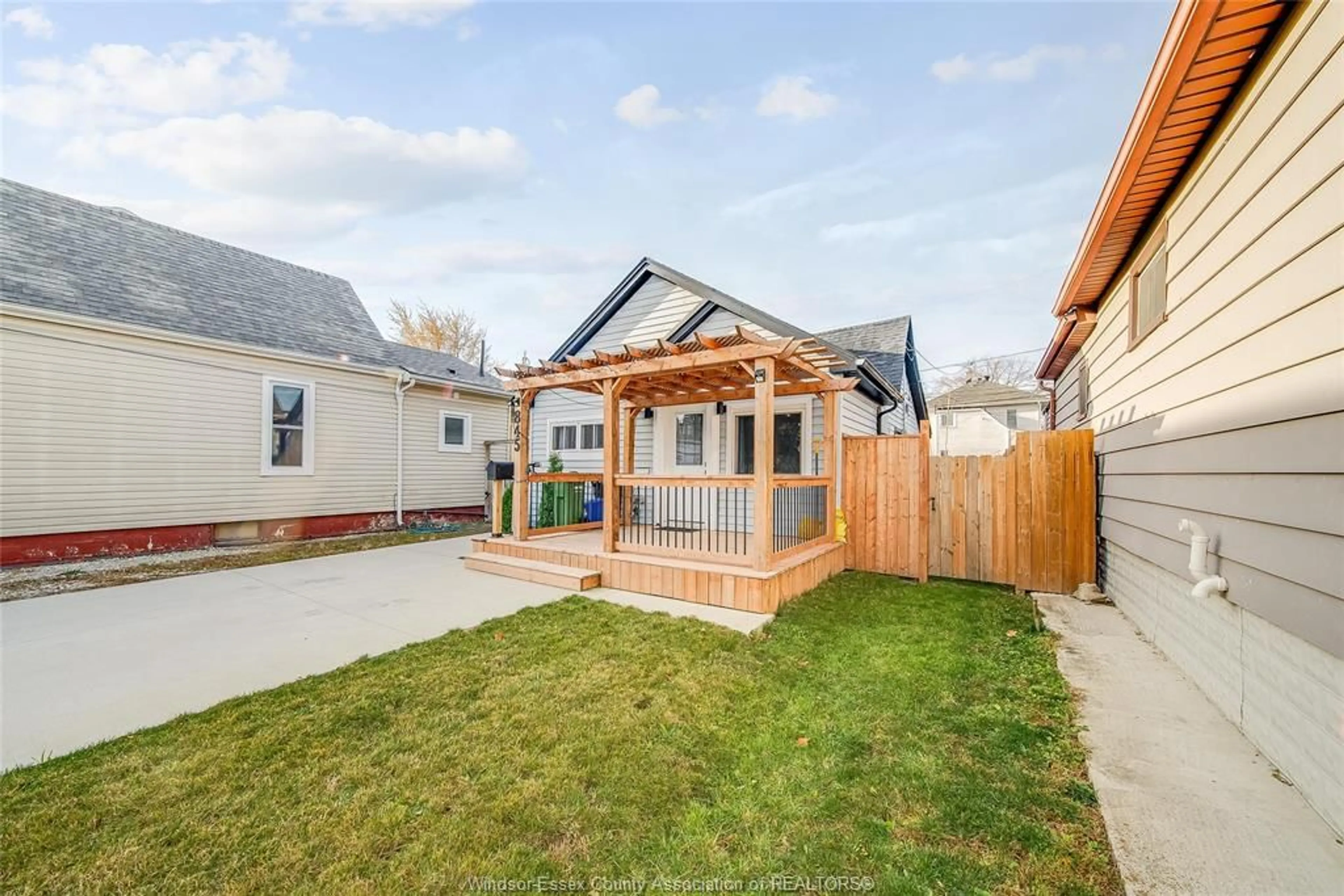 Patio, street for 845 ARTHUR, Windsor Ontario N8Y 3Y1