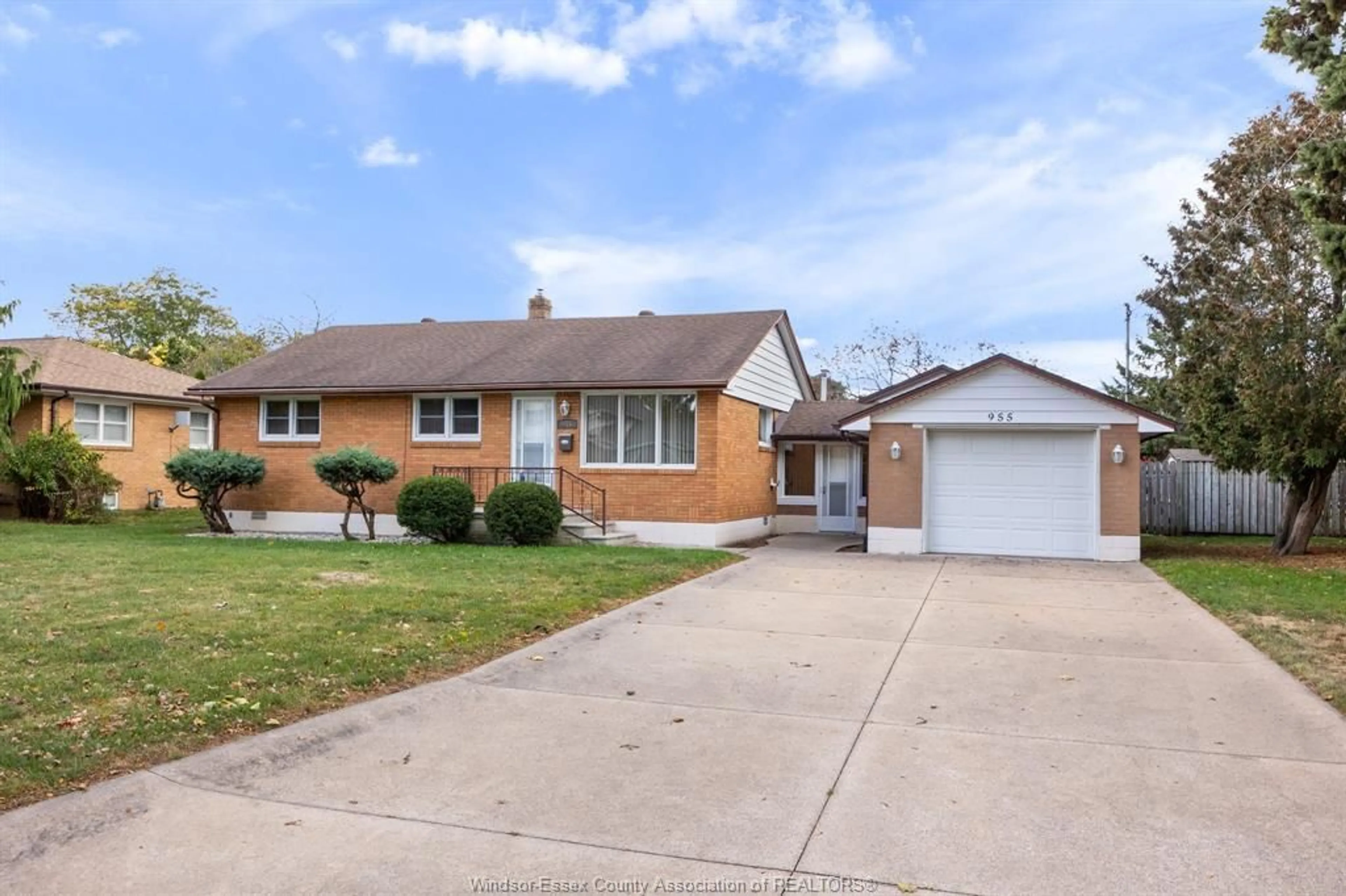 Home with brick exterior material, street for 955 SCOFIELD, Windsor Ontario N9G 1L6