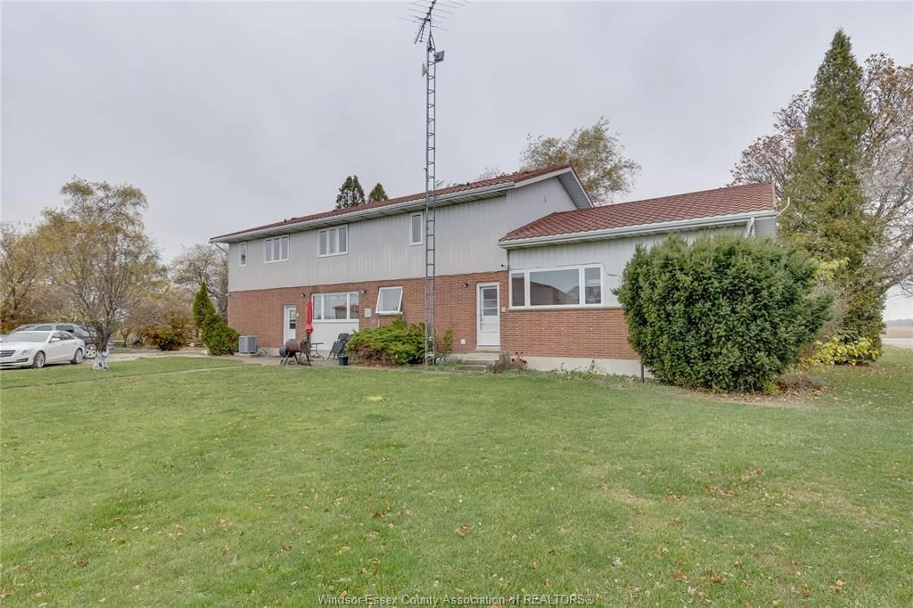 A pic from outside/outdoor area/front of a property/back of a property/a pic from drone, street for 4996 BADDER Line, Merlin Ontario N0P 1W0