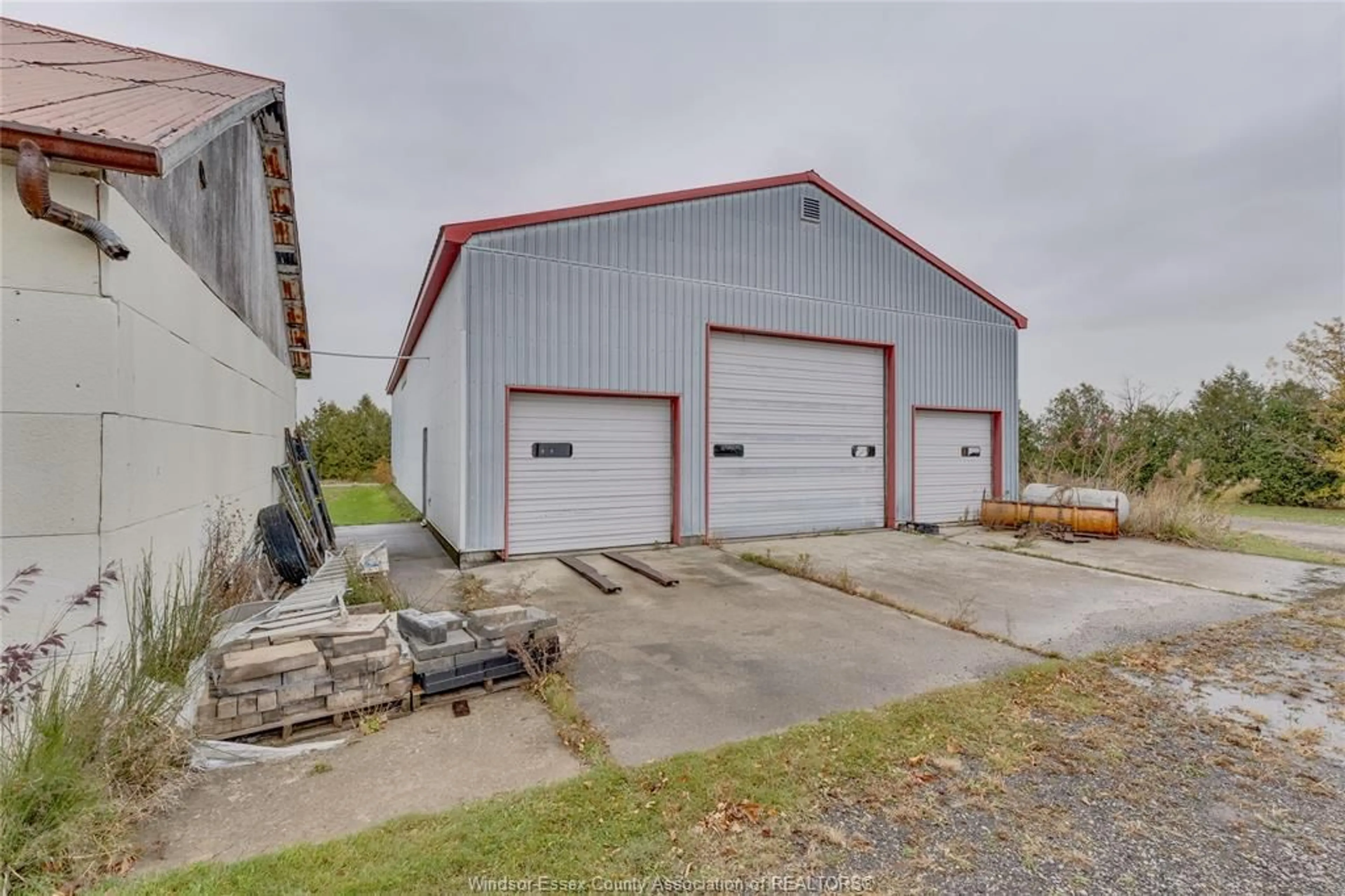 Indoor garage for 4996 BADDER Line, Merlin Ontario N0P 1W0