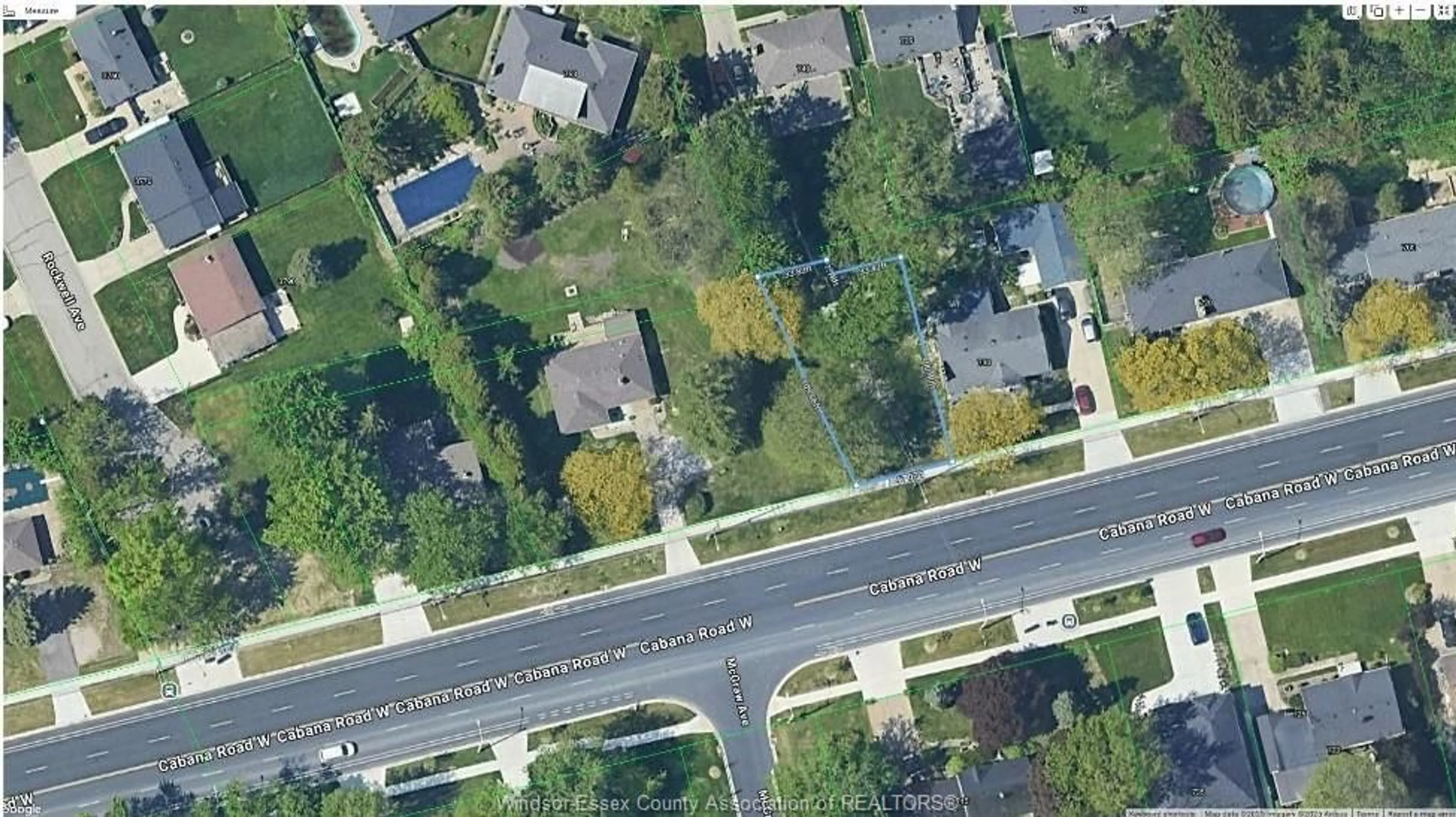 A pic from outside/outdoor area/front of a property/back of a property/a pic from drone, street for 740 CABANA RD W, Windsor Ontario N9G 1B4