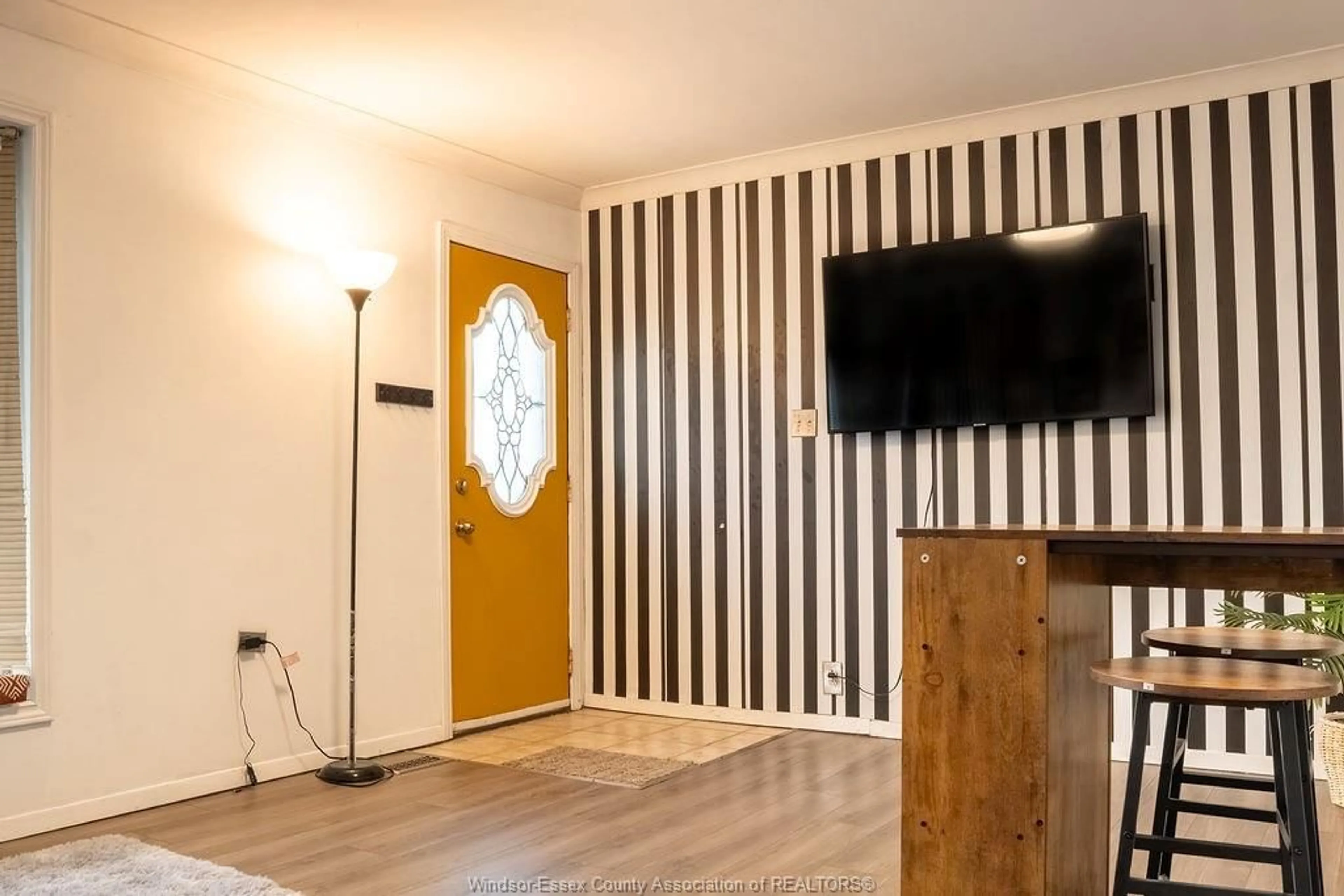 Indoor entryway for 1709 Cadillac, Windsor Ontario N8Y 2V7