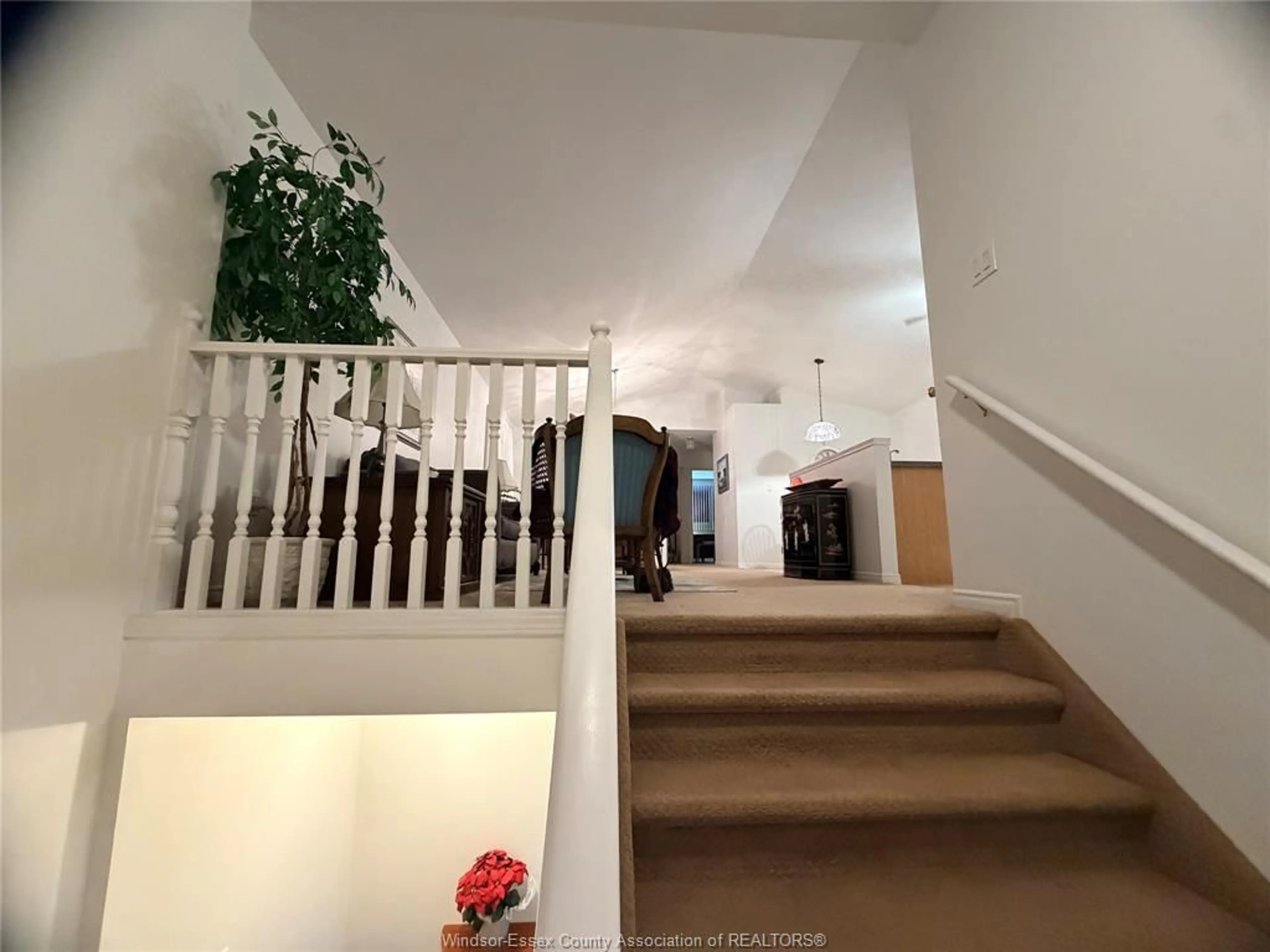 Indoor foyer for 3254 DAYTONA, Windsor Ontario N9E 4T8