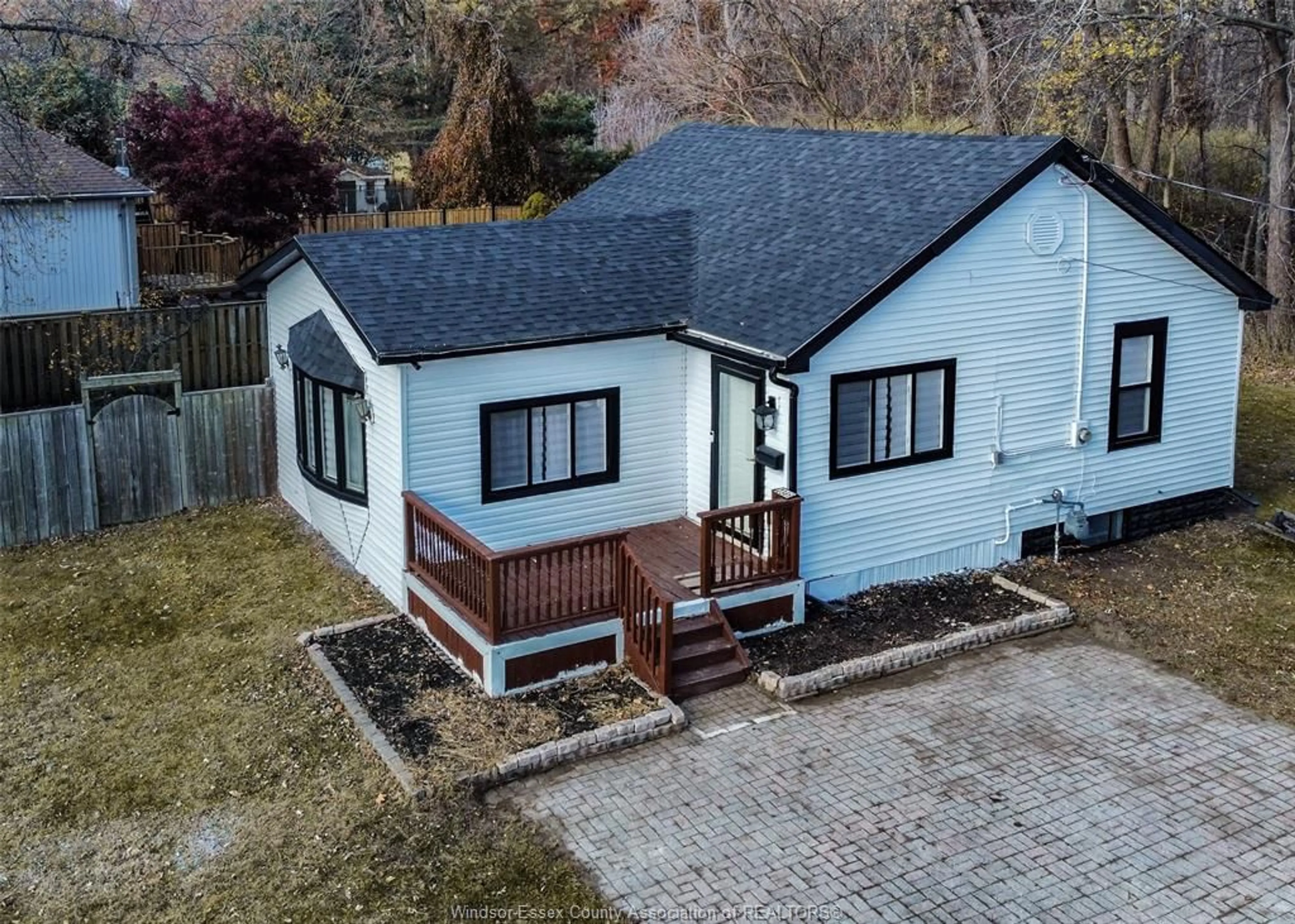 A pic from outside/outdoor area/front of a property/back of a property/a pic from drone, unknown for 2386 LAMBTON St, Windsor Ontario N9E 4E4