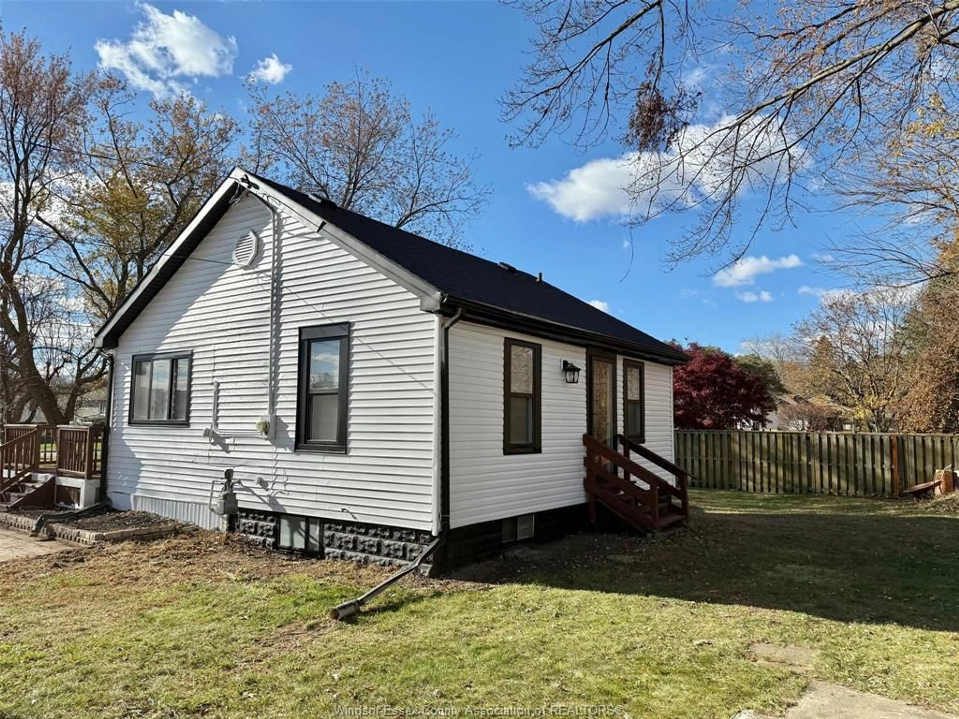 Unknown for 2386 LAMBTON St, Windsor Ontario N9E 4E4