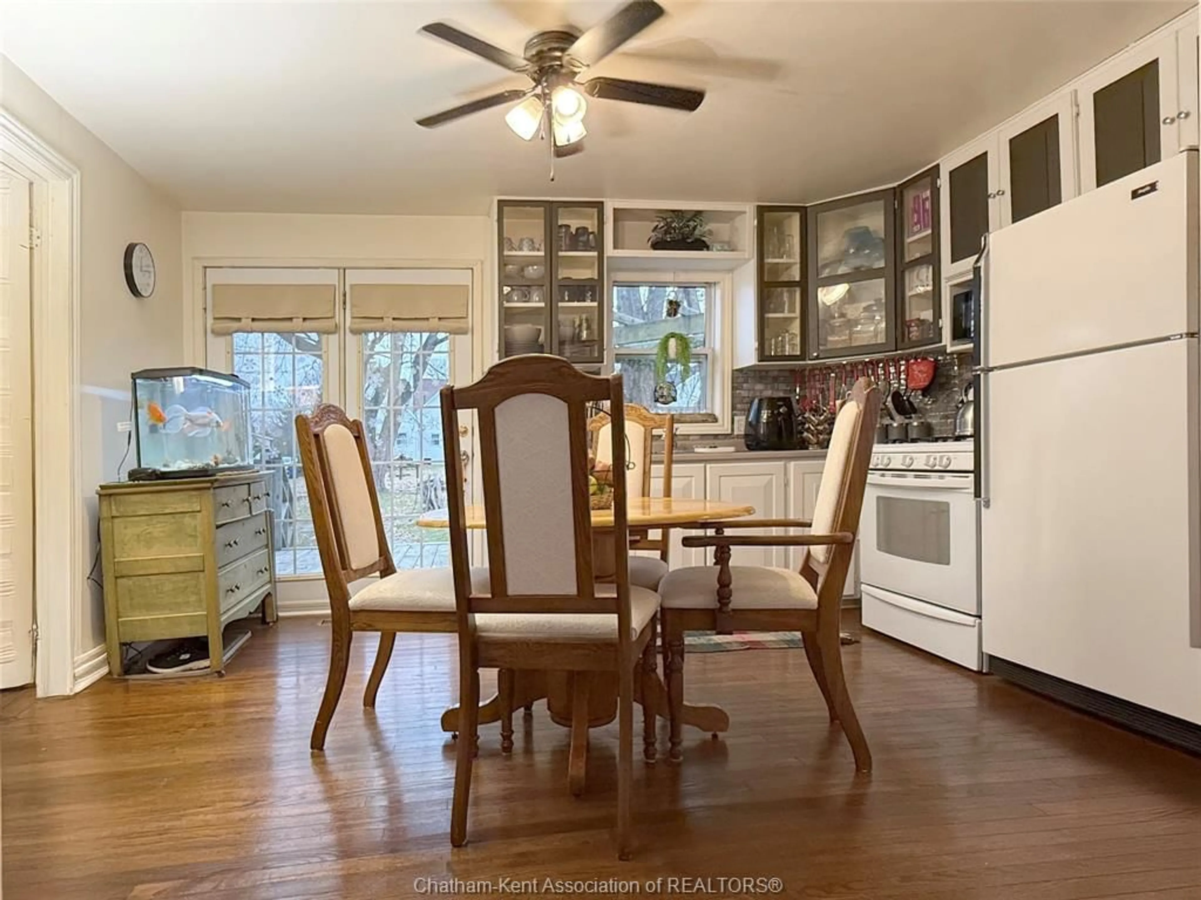 Open concept kitchen, wood/laminate floor for 21 Albert Ave, Ridgetown Ontario N0P 2C0