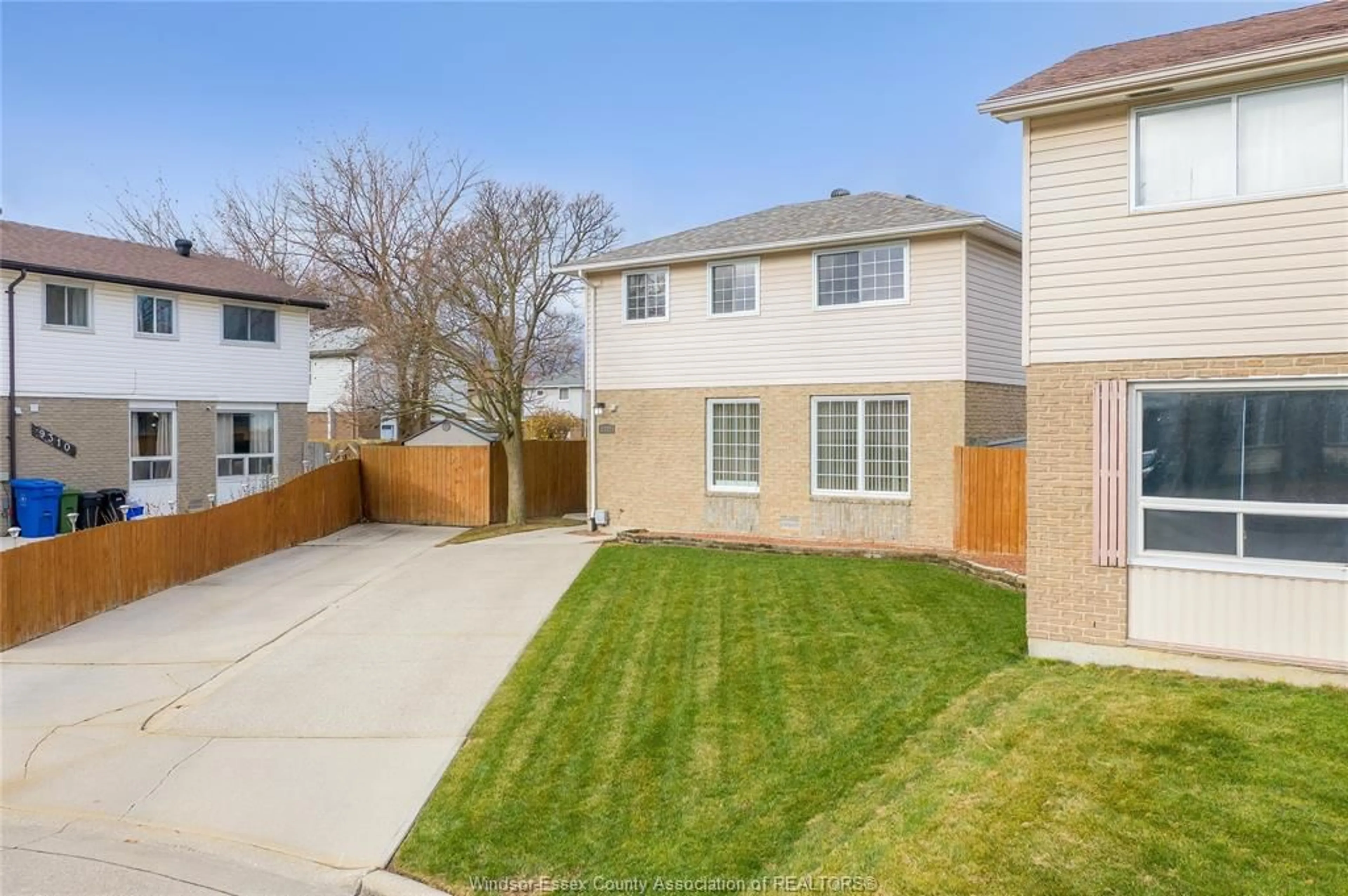 A pic from outside/outdoor area/front of a property/back of a property/a pic from drone, street for 9318 BAYSWATER CT., Windsor Ontario N8S 4L1