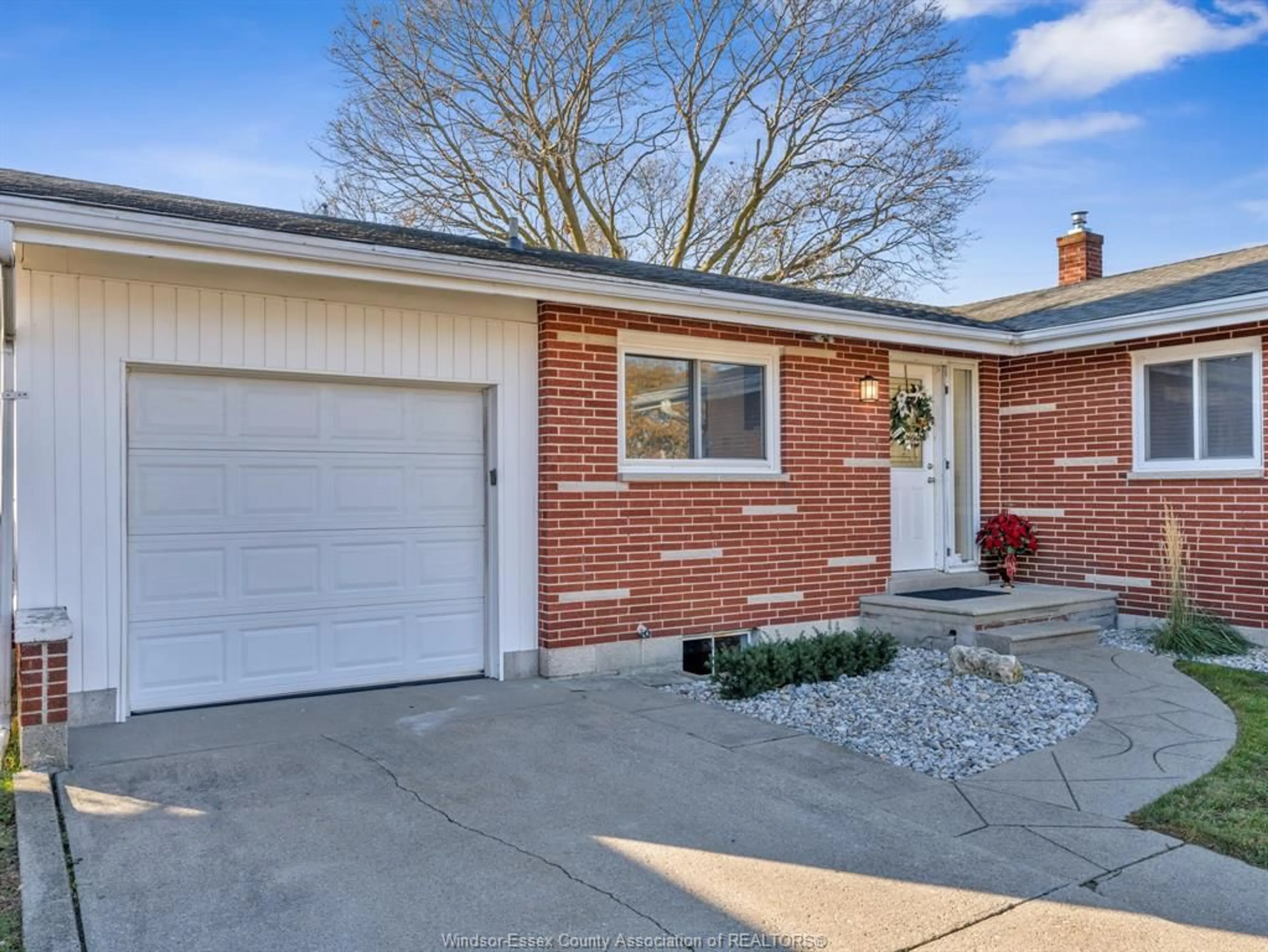 Home with brick exterior material, street for 8 Gladstone Ave, Leamington Ontario N8H 2H5