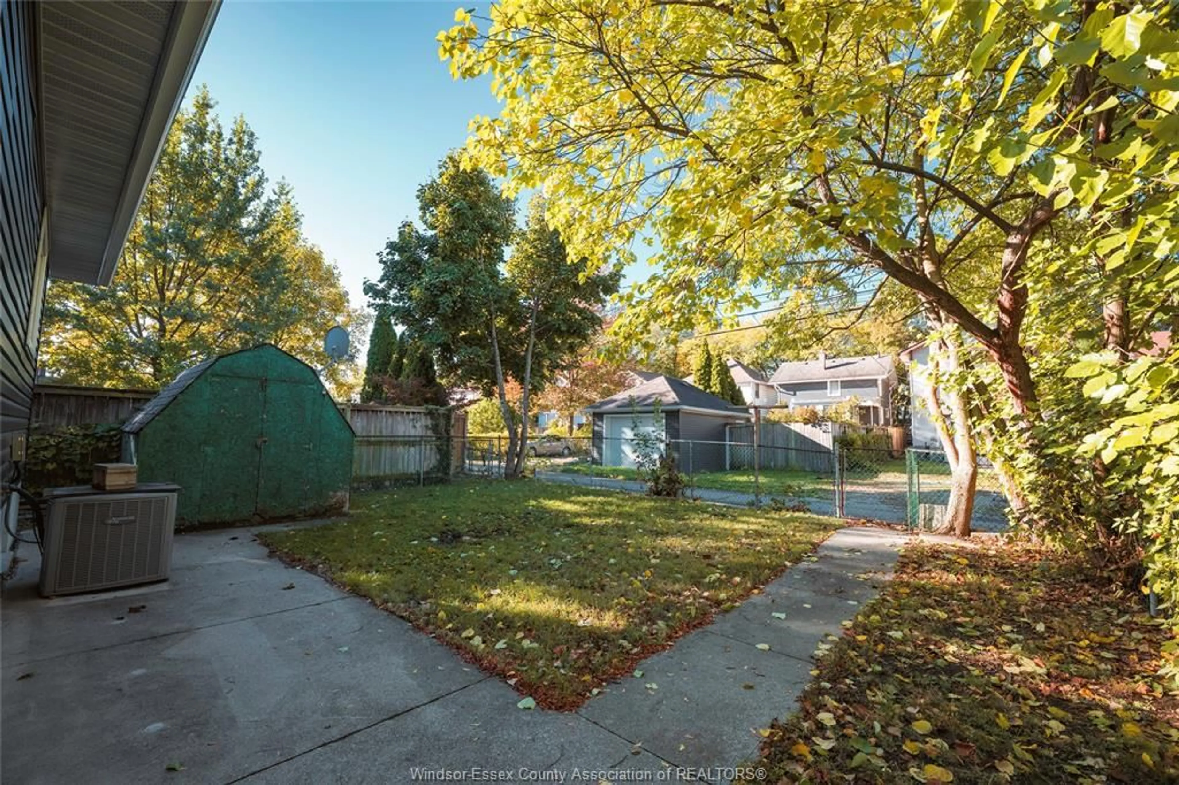 Patio, street for 1525 WINDERMERE Rd, Windsor Ontario N8Y 3G2