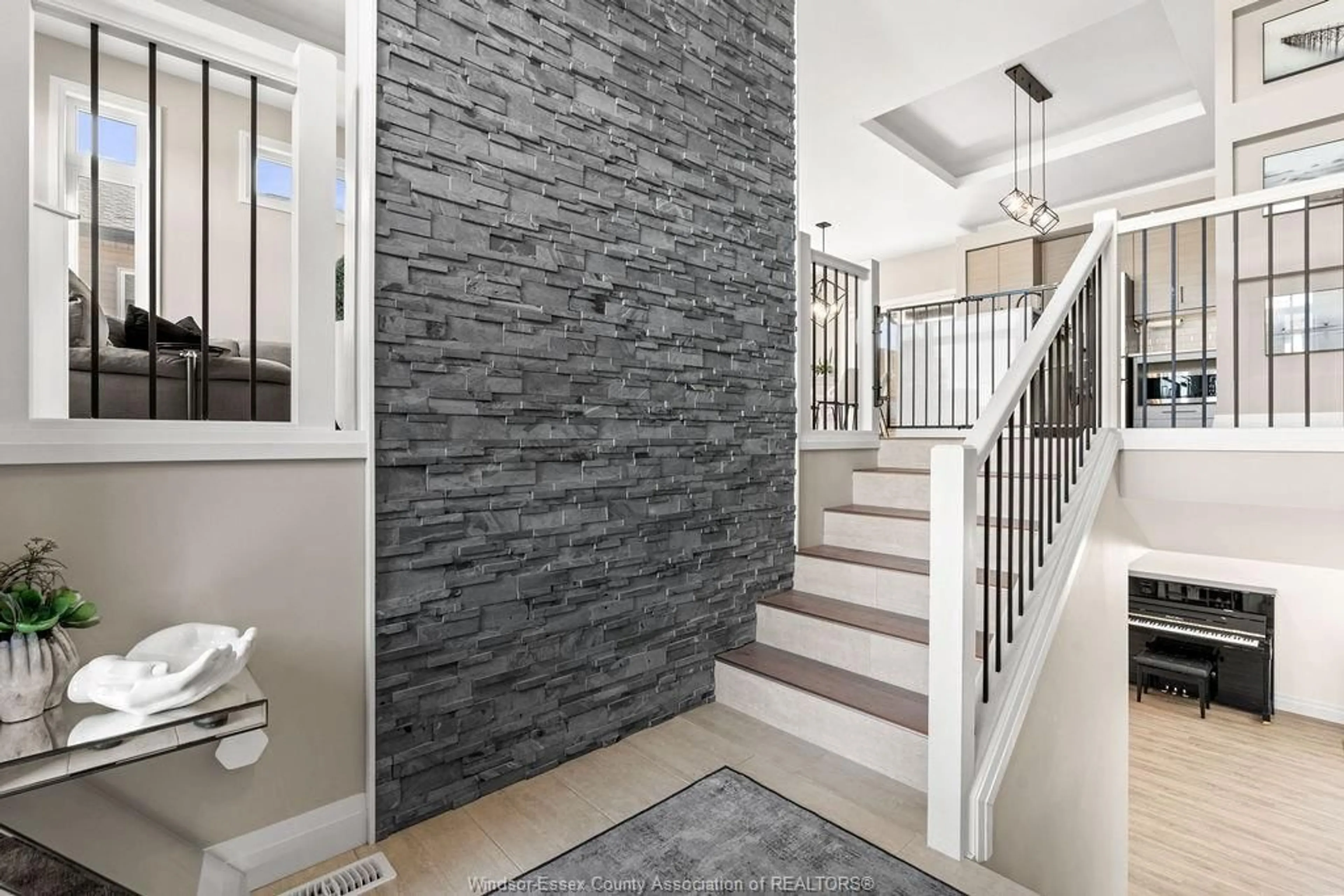 Indoor entryway for 25 Woodland, Kingsville Ontario N9Y 0A9