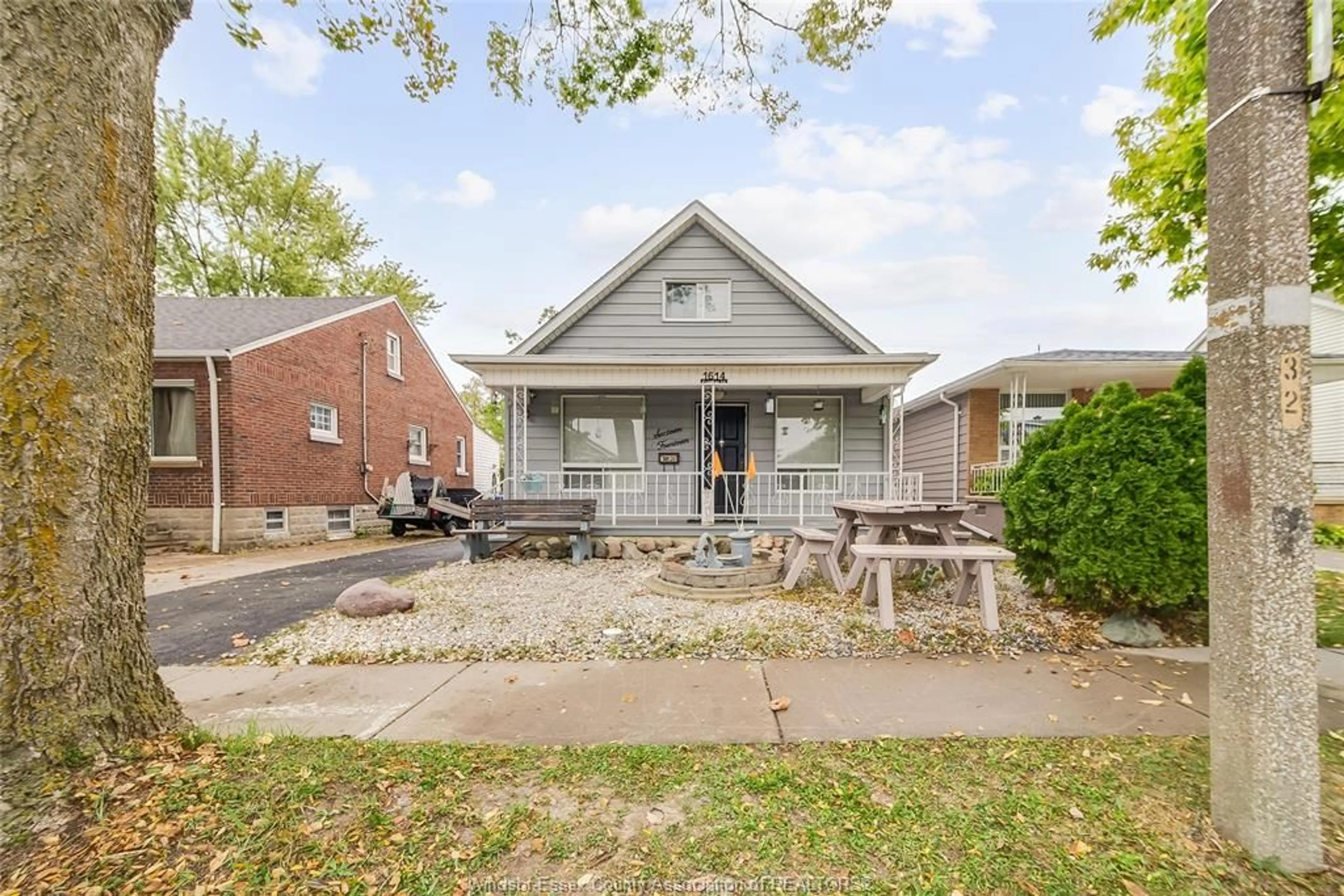 Home with brick exterior material, street for 1614 CADILLAC St, Windsor Ontario N8Y 2V5