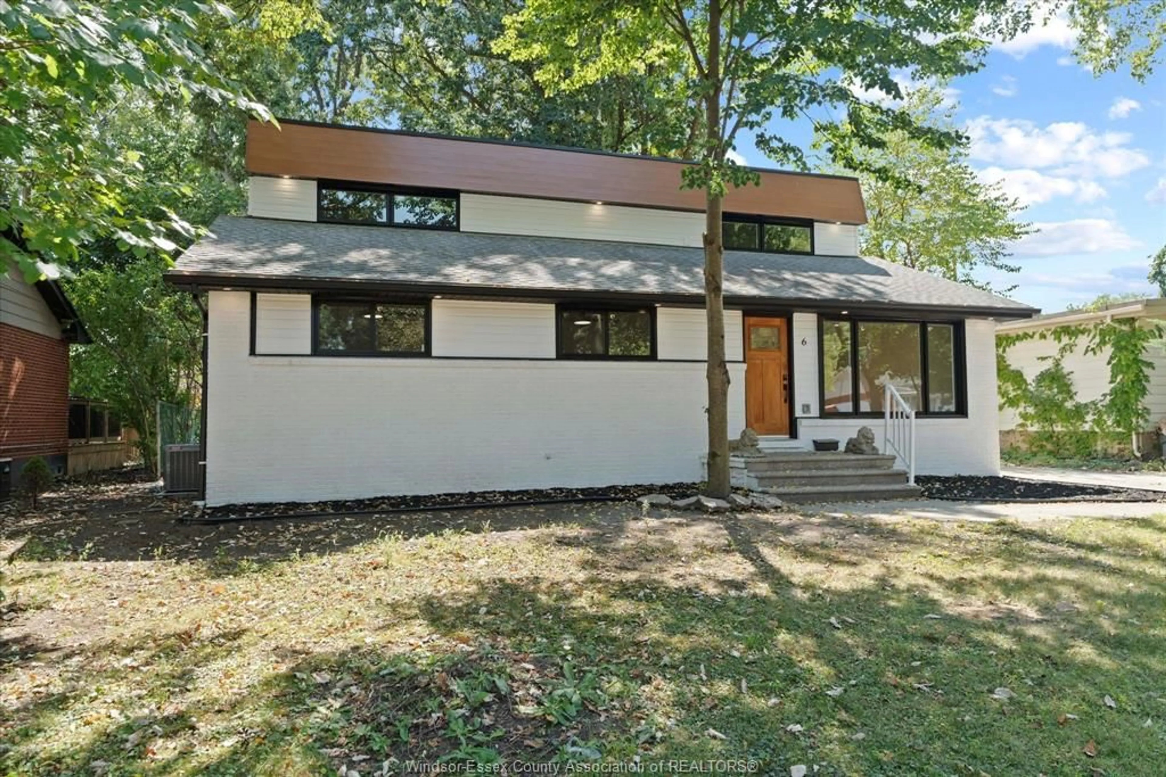 Home with vinyl exterior material, street for 6 SUMMER, Windsor Ontario N9E 1R1