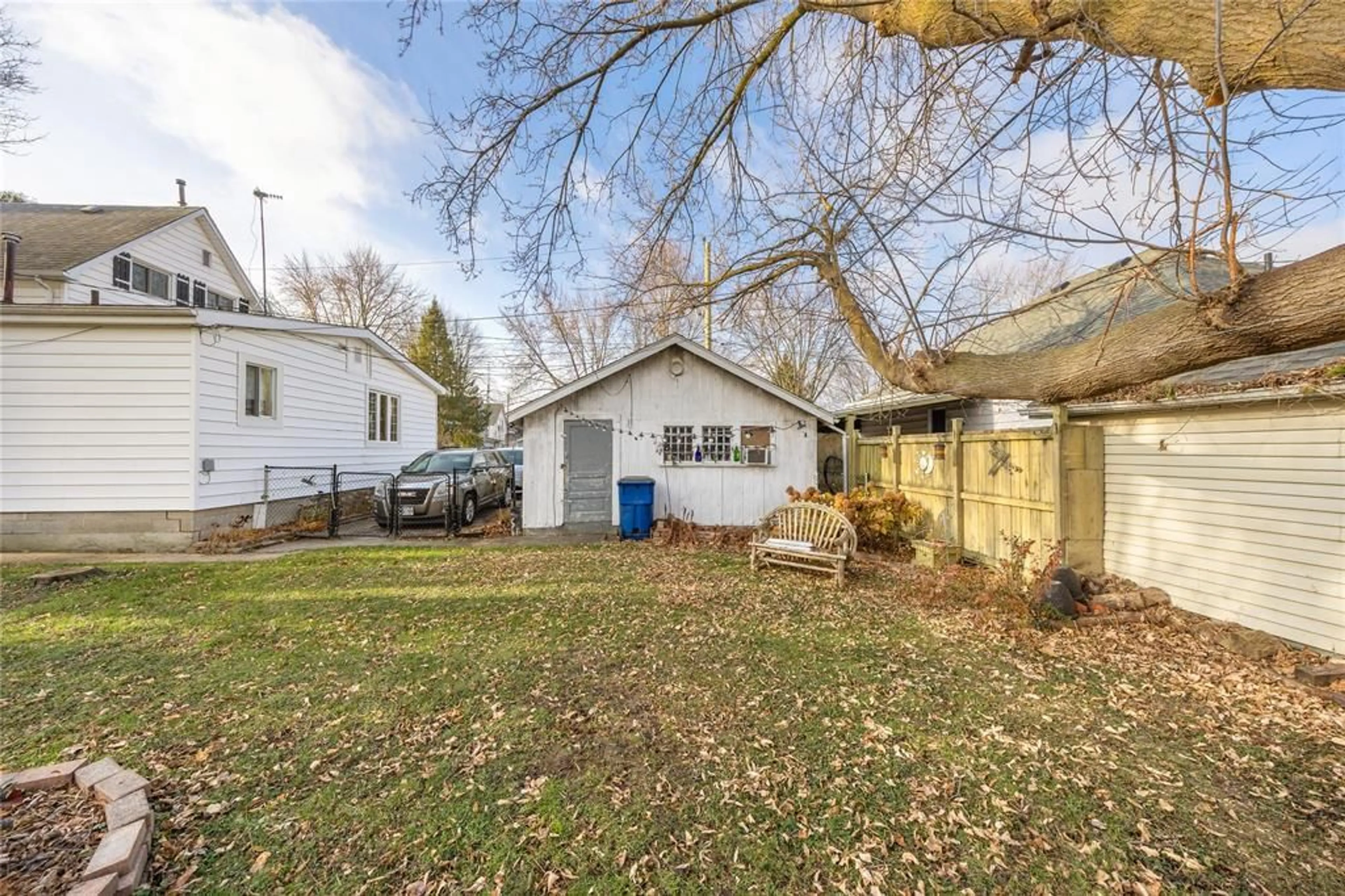 A pic from outside/outdoor area/front of a property/back of a property/a pic from drone, street for 120 HIRAM St, Wallaceburg Ontario N8A 2R7