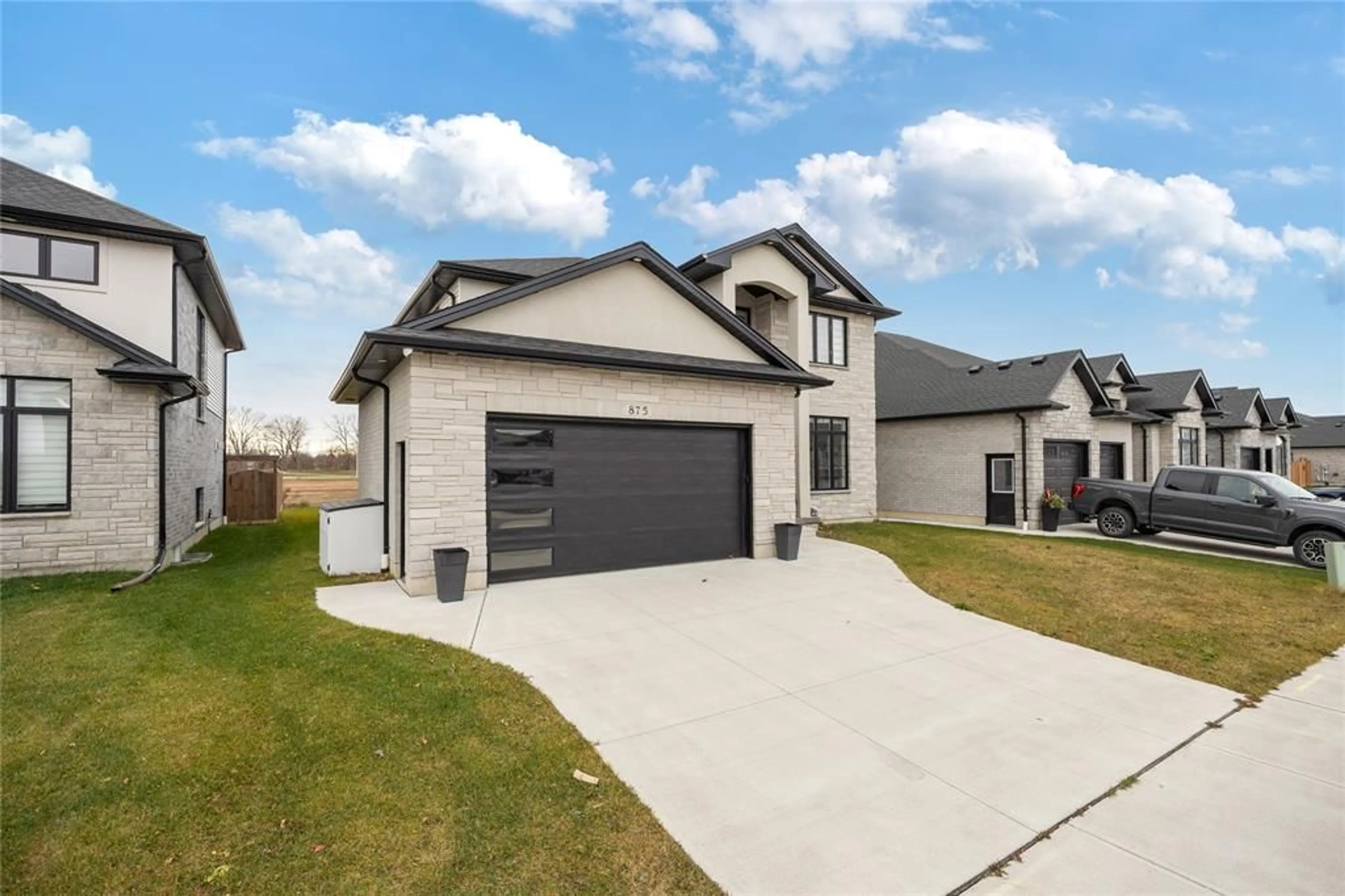 Unknown for 875 MAGNOLIA Lane, Sarnia Ontario N7S 0G3