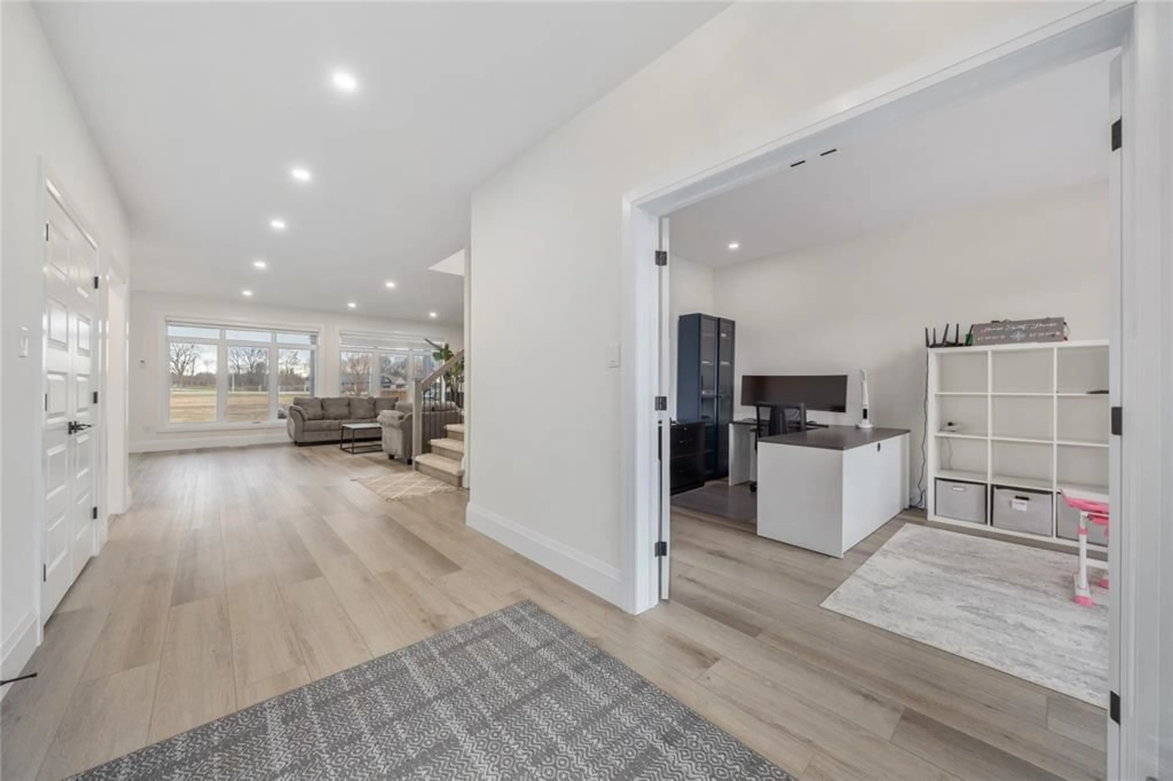 Unknown for 875 MAGNOLIA Lane, Sarnia Ontario N7S 0G3