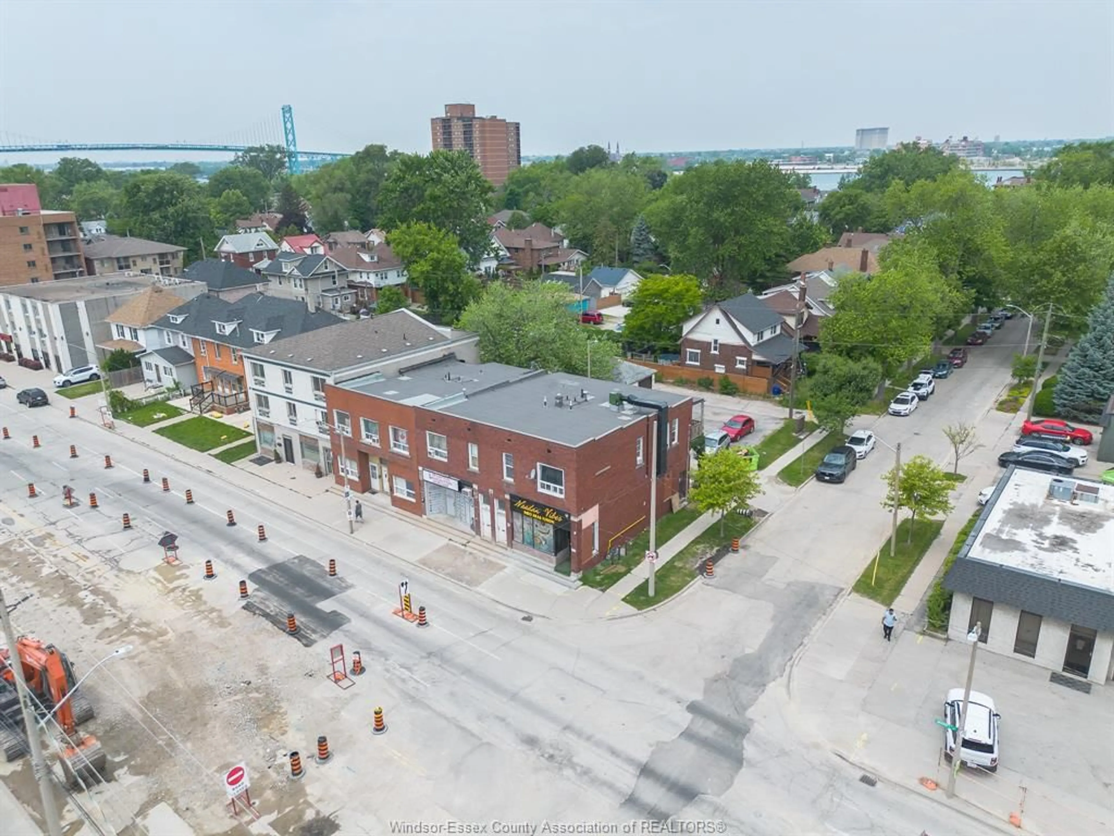 A pic from outside/outdoor area/front of a property/back of a property/a pic from drone, street for 1602-1620 UNIVERSITY Ave, Windsor Ontario N9B 1C2