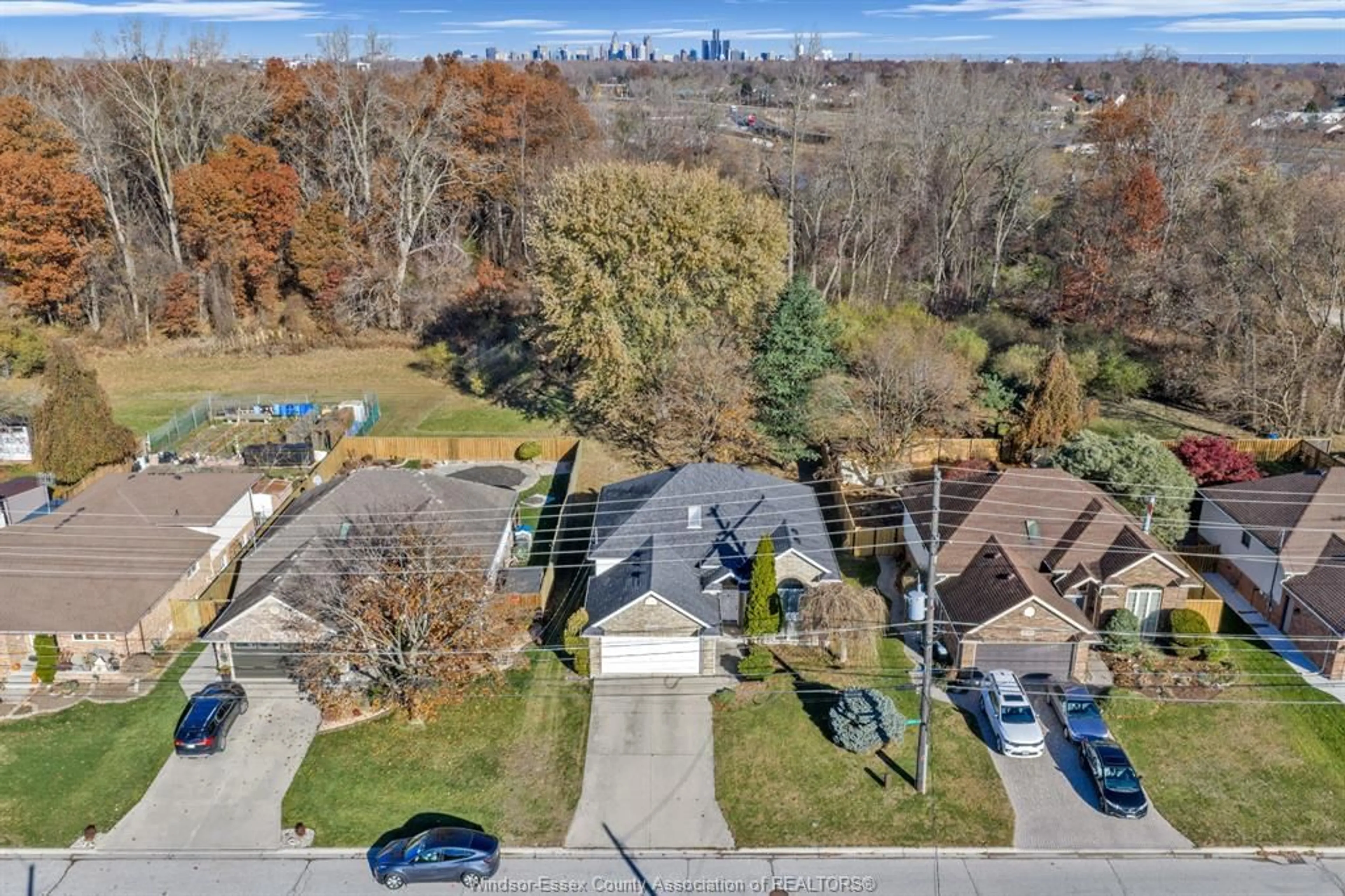 A pic from outside/outdoor area/front of a property/back of a property/a pic from drone, unknown for 2320 LAMBTON, Windsor Ontario N9E 4E4