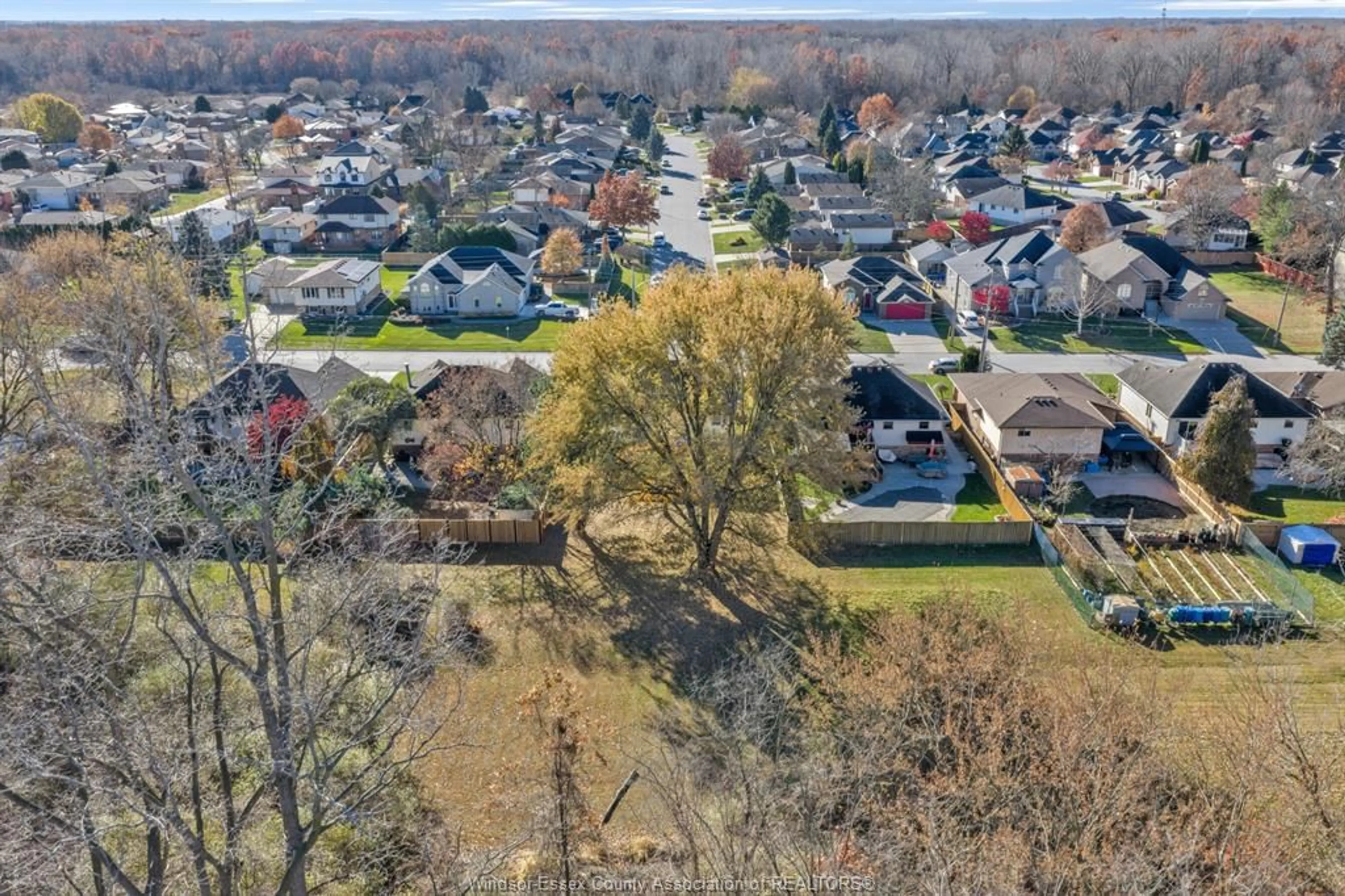 A pic from outside/outdoor area/front of a property/back of a property/a pic from drone, unknown for 2320 LAMBTON, Windsor Ontario N9E 4E4
