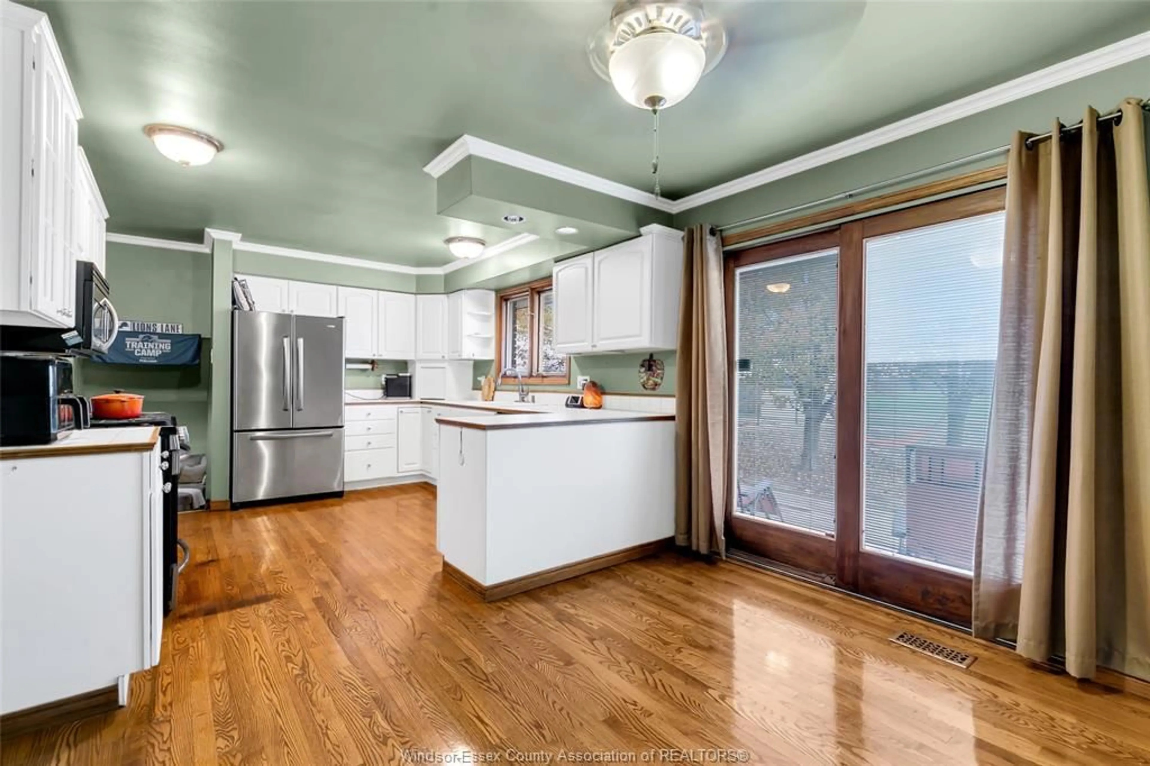 Open concept kitchen, wood/laminate floor for 3446 MANNING Rd, Lakeshore Ontario N0R 1K0