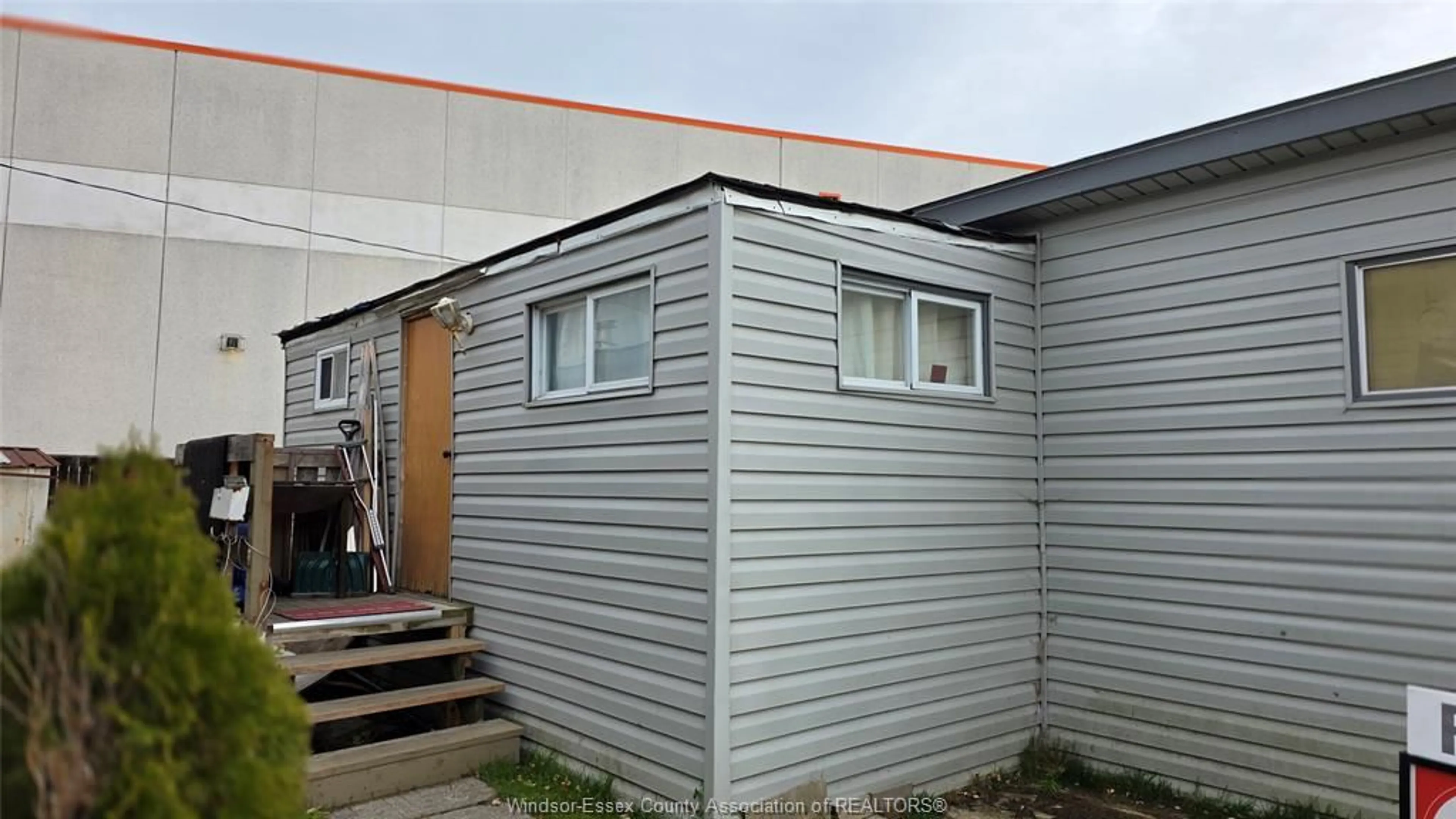 Shed for 12 BONITA, Windsor Ontario N8W 2B5