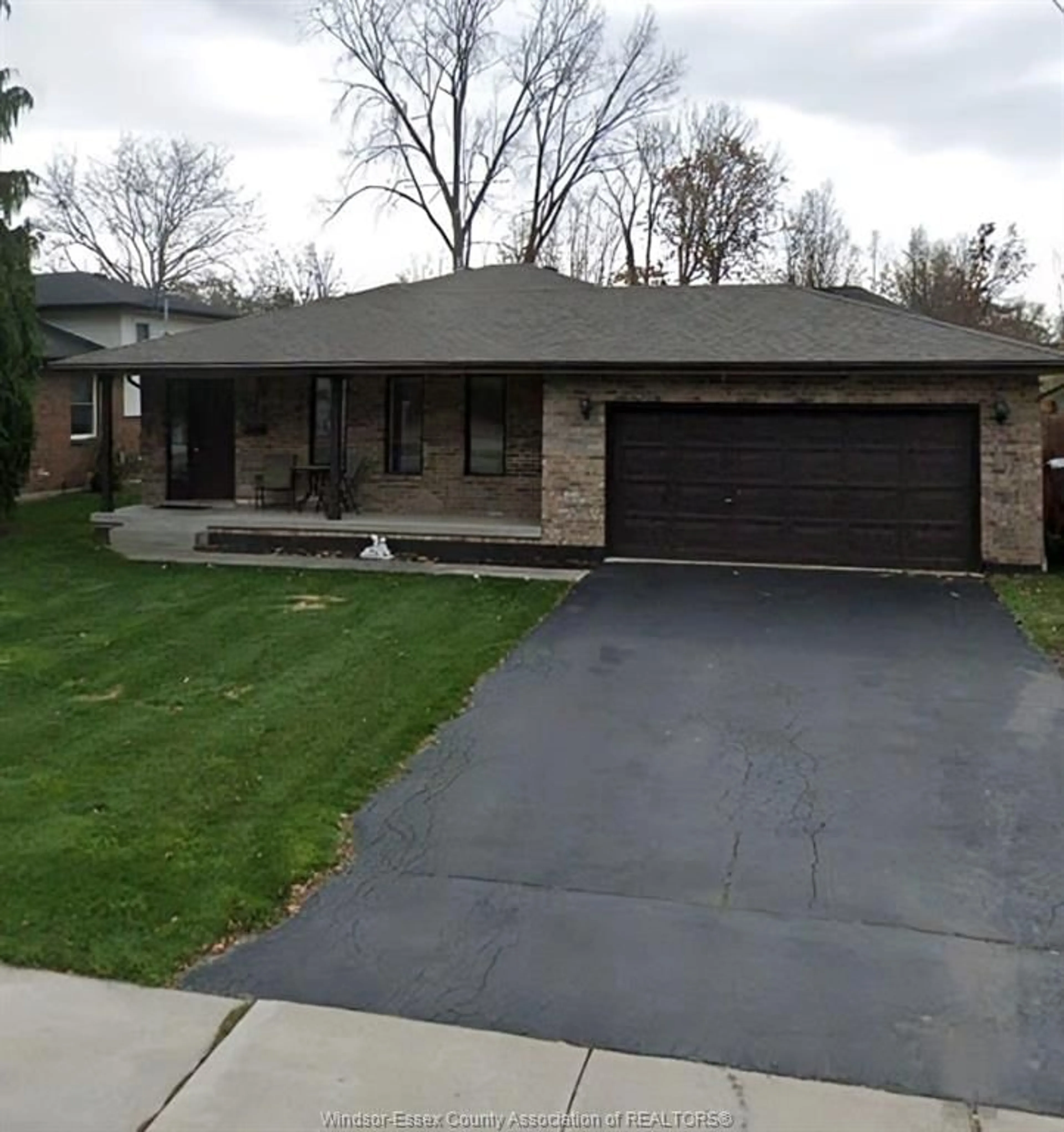 Home with brick exterior material, street for 924 BOUFFARD, LaSalle Ontario N9J 3C6