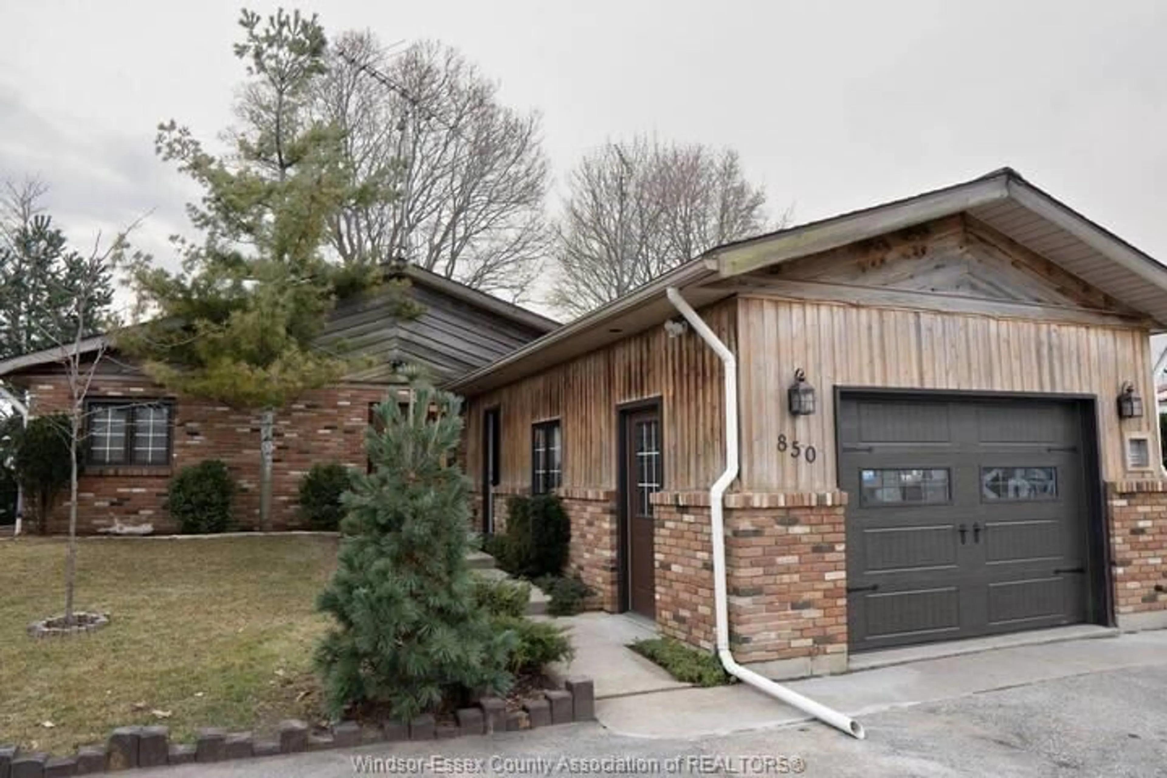 Home with brick exterior material, street for 850 POINT PELEE DRIVE Dr, Leamington Ontario N8H 3V4