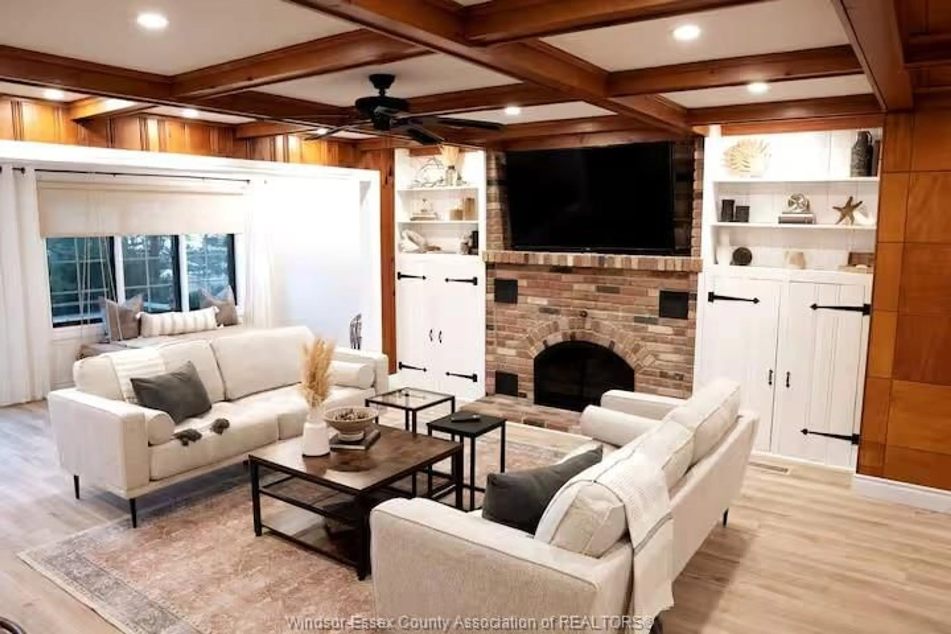 Living room with furniture, unknown for 850 POINT PELEE DRIVE Dr, Leamington Ontario N8H 3V4