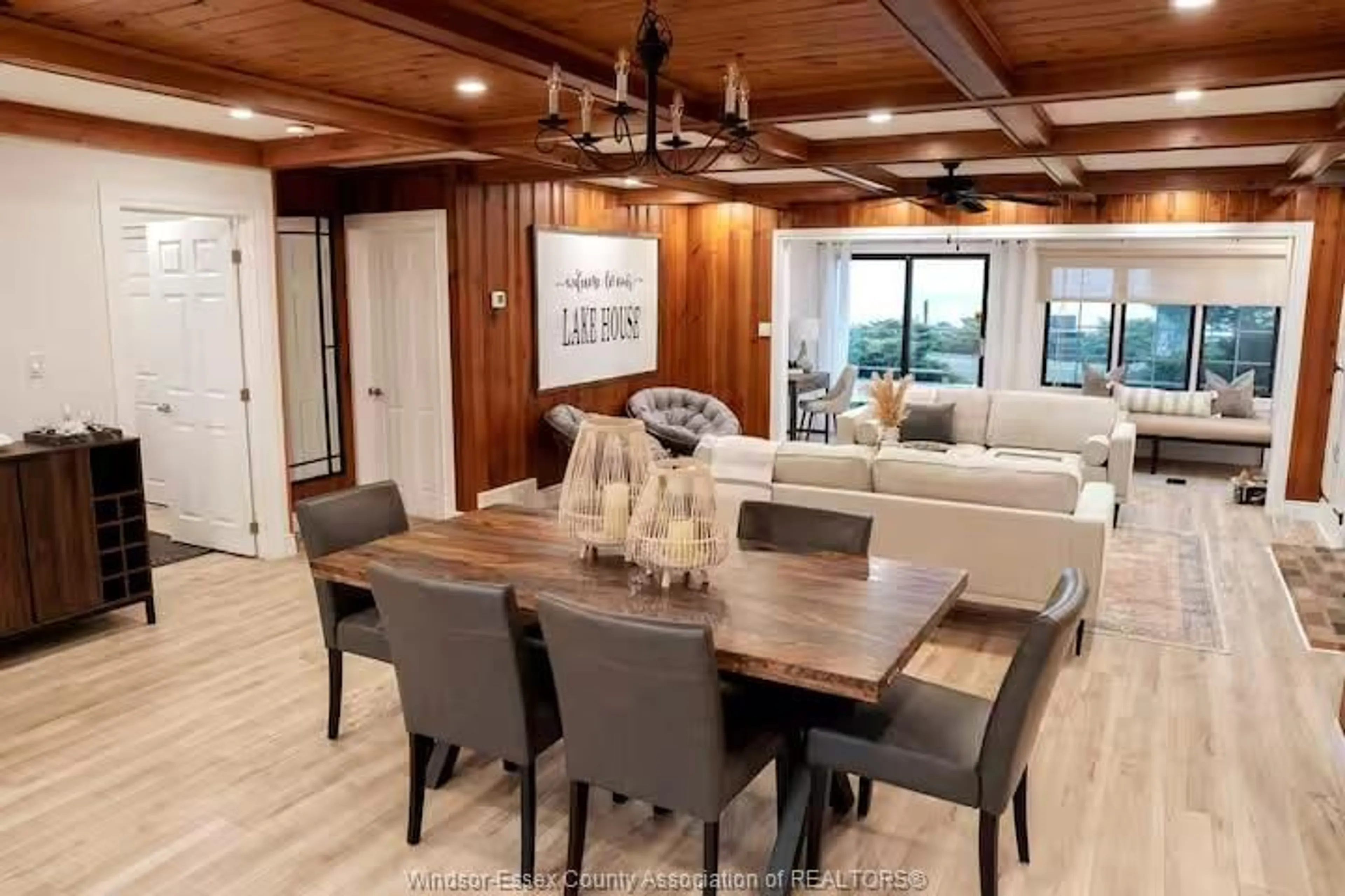 Dining room, wood/laminate floor for 850 POINT PELEE DRIVE Dr, Leamington Ontario N8H 3V4