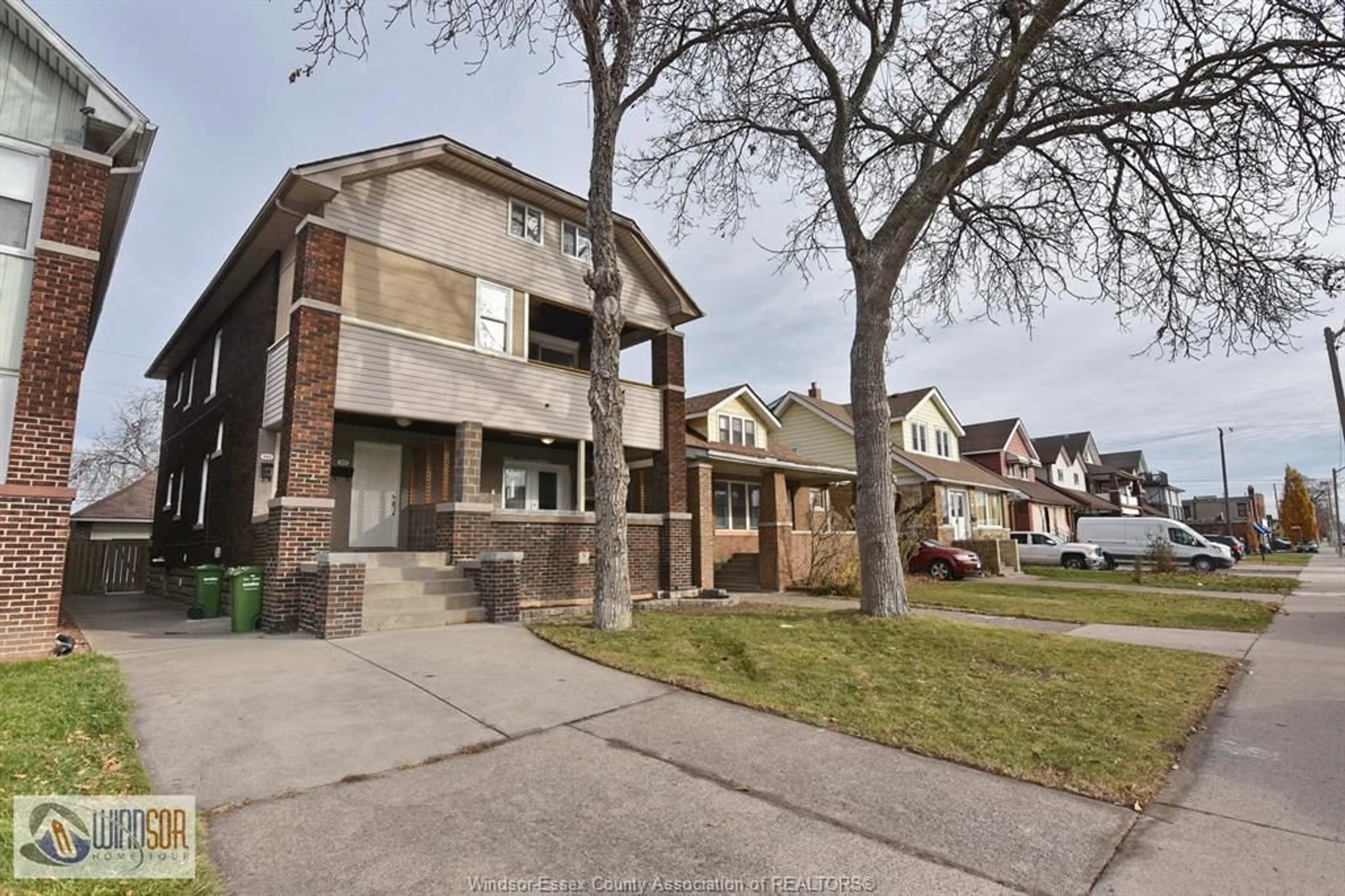 Home with brick exterior material, street for 940-942 PARENT Ave, Windsor Ontario N9A 2E3