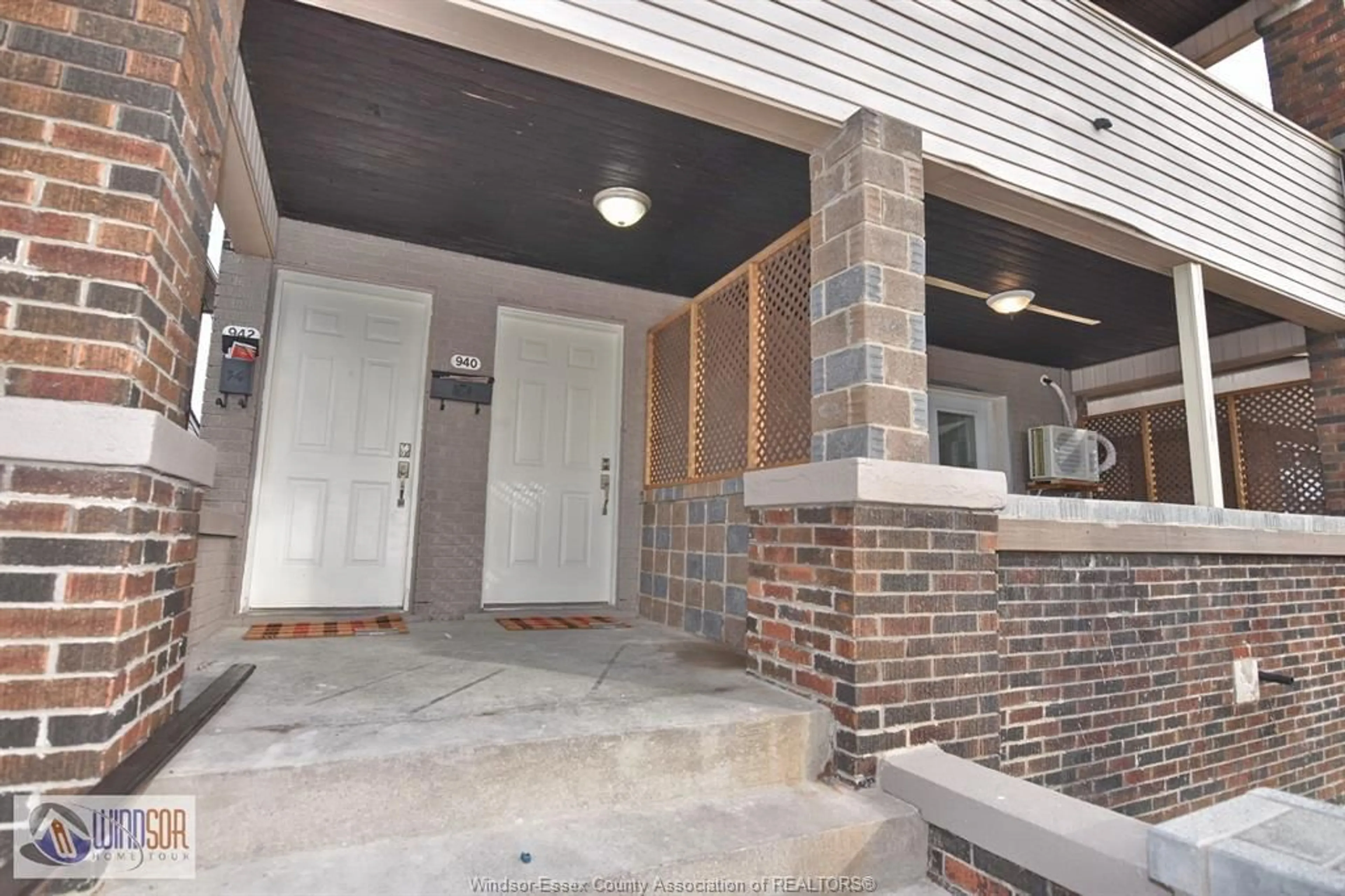 Indoor entryway for 940-942 PARENT Ave, Windsor Ontario N9A 2E3