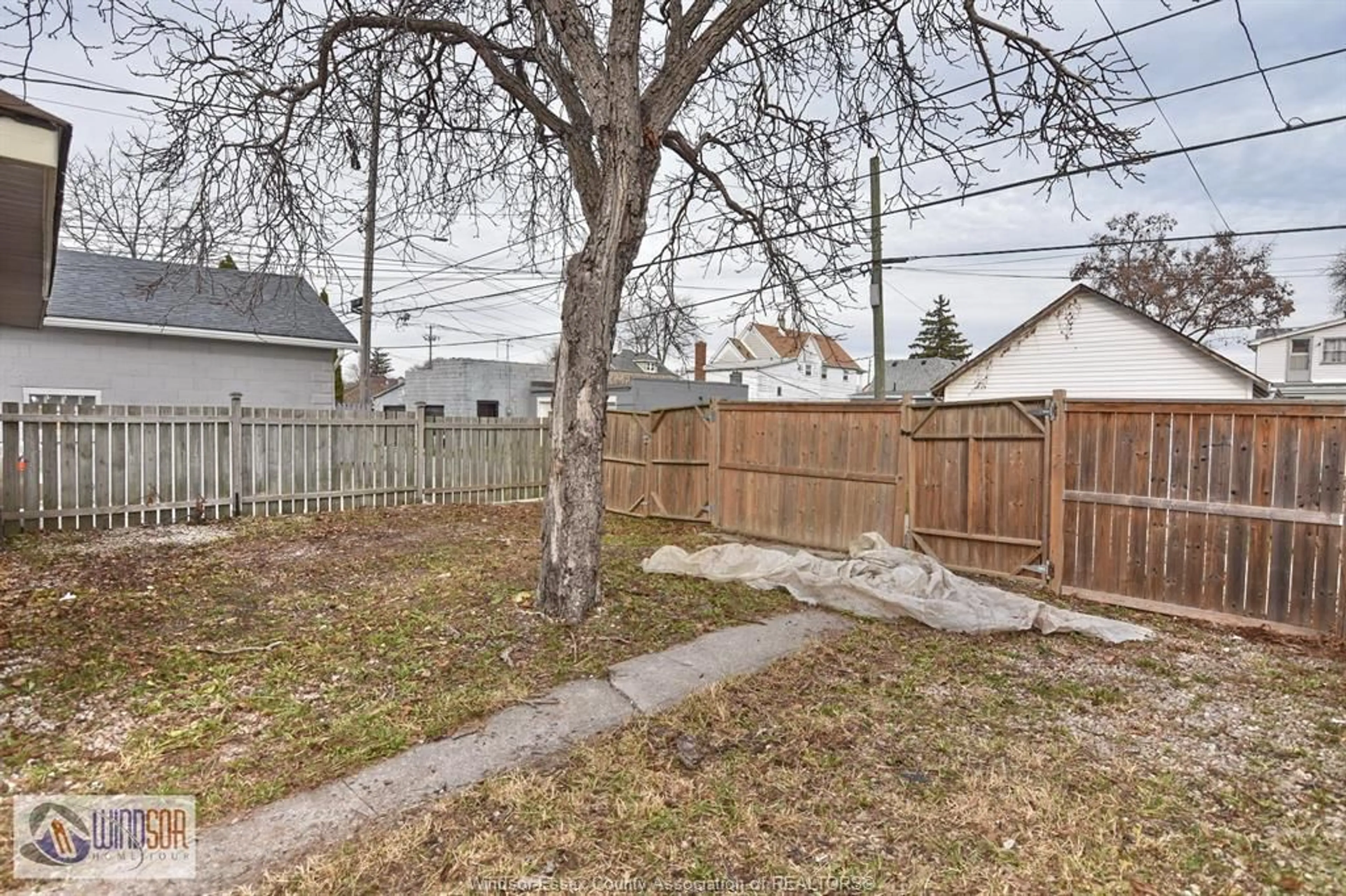 Patio, street for 940-942 PARENT Ave, Windsor Ontario N9A 2E3