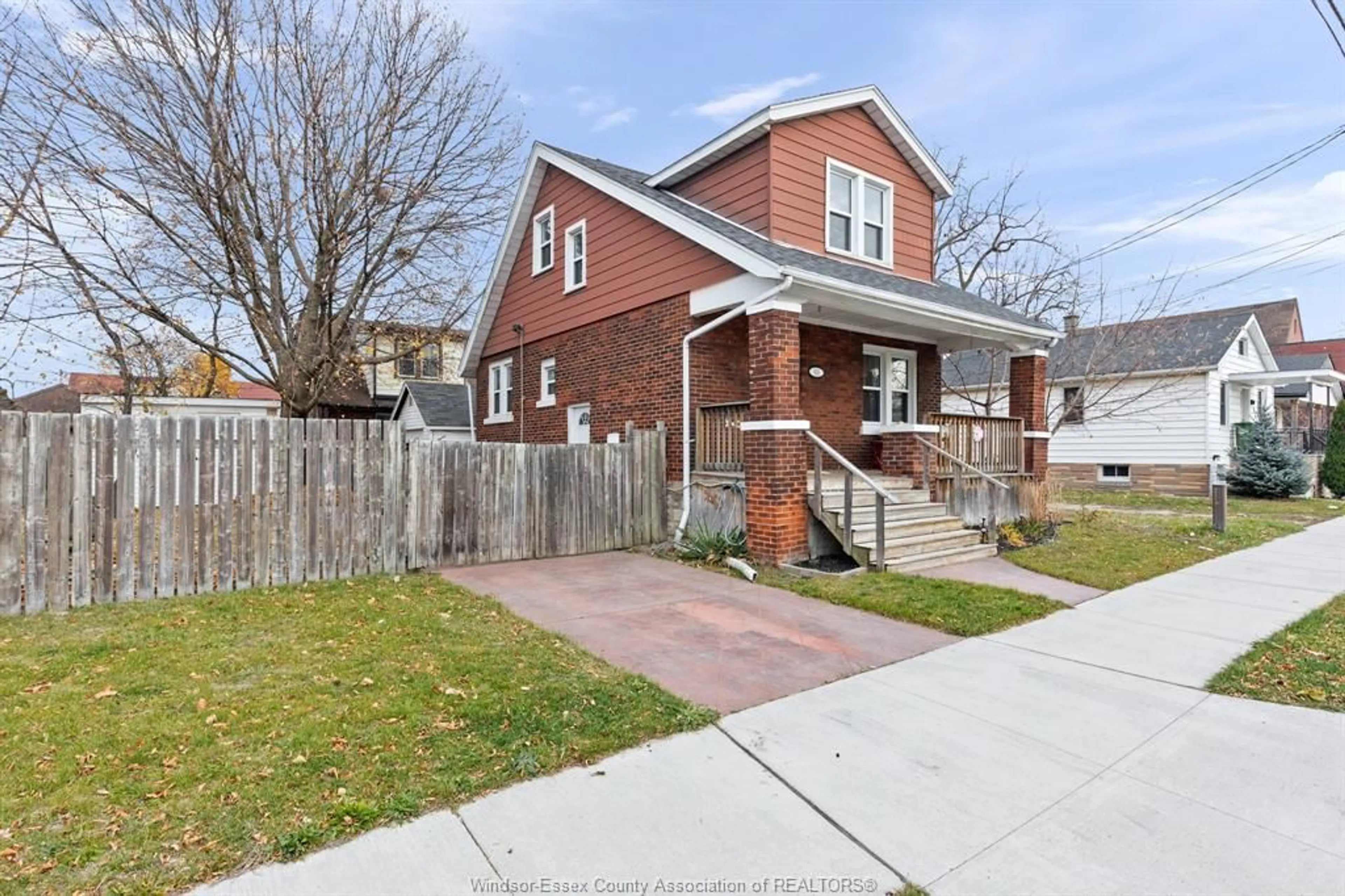 Home with brick exterior material, street for 936 ARTHUR, Windsor Ontario N8Y 3Y3