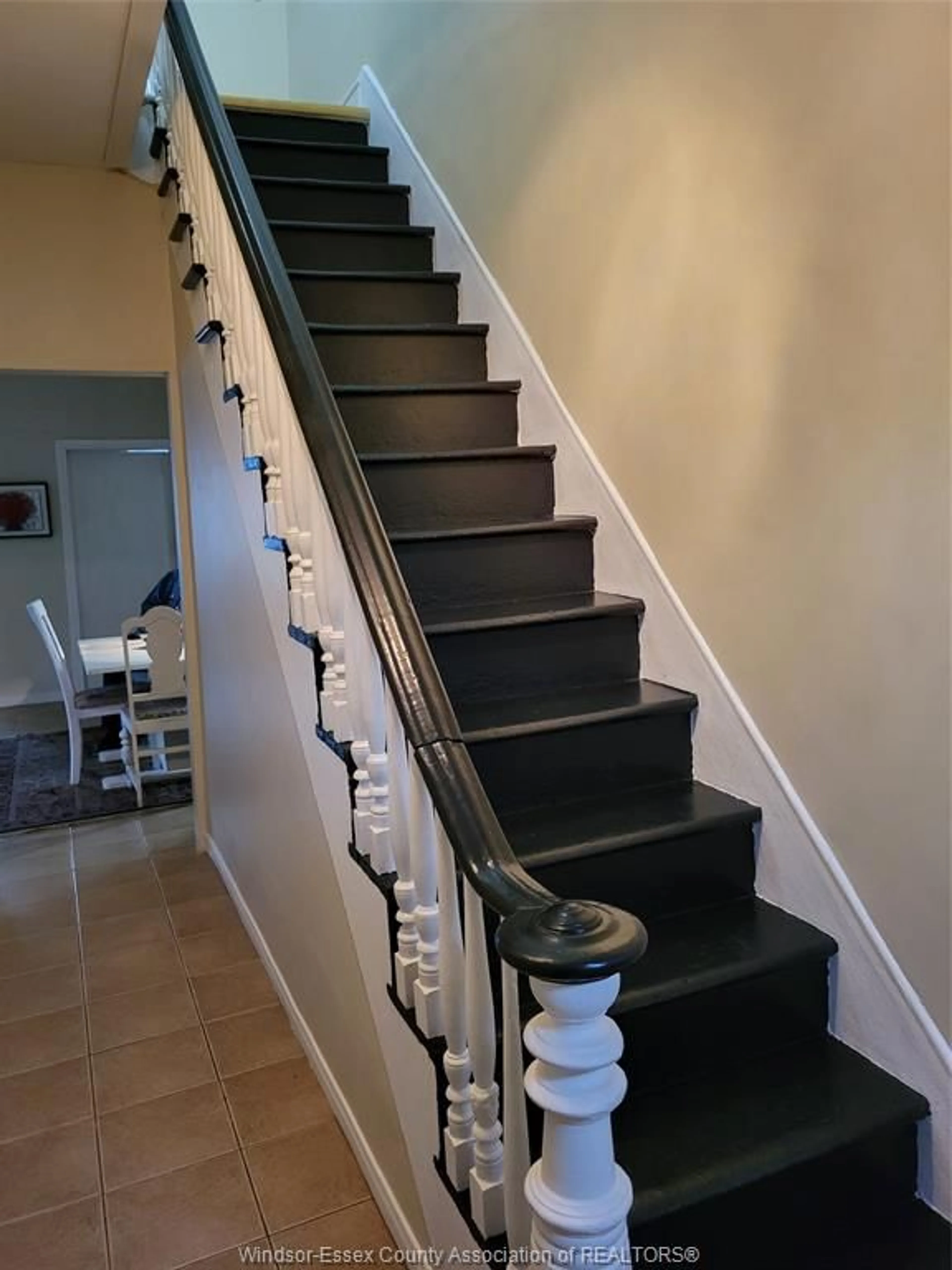Stairs for 263 DELAWARE Ave, Chatham Ontario N7L 2W7