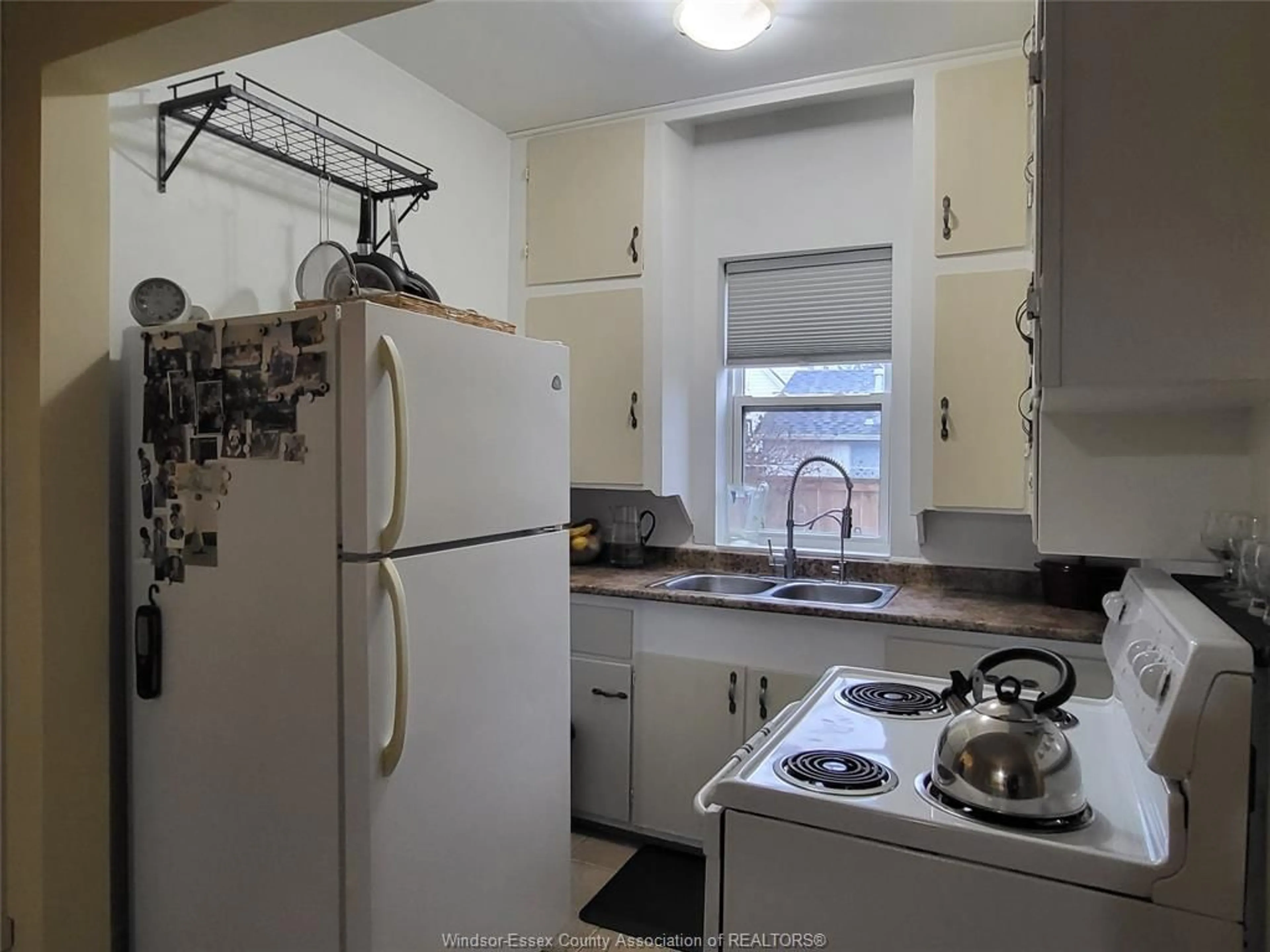 Standard kitchen, unknown for 263 DELAWARE Ave, Chatham Ontario N7L 2W7