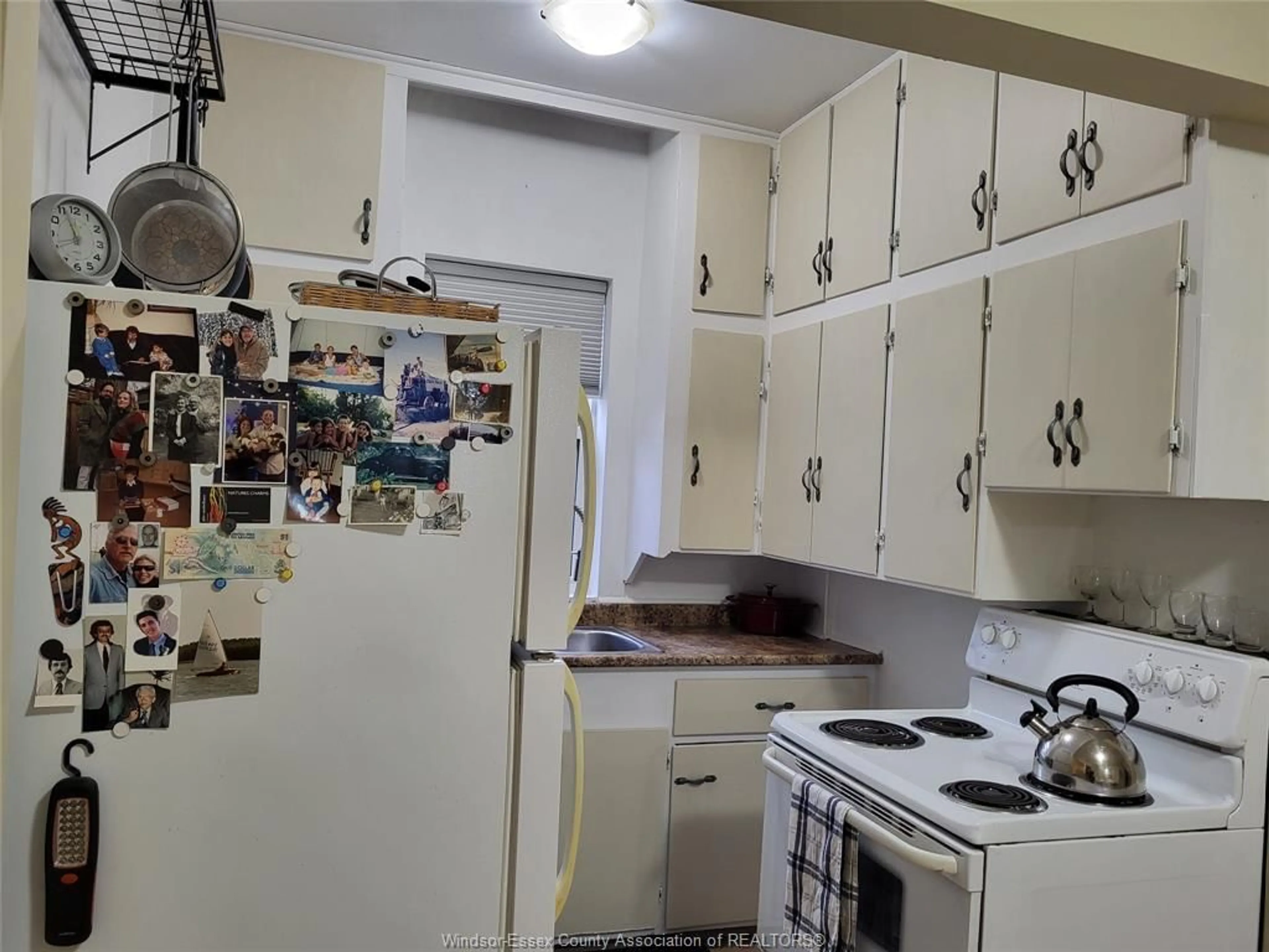 Standard kitchen, unknown for 263 DELAWARE Ave, Chatham Ontario N7L 2W7