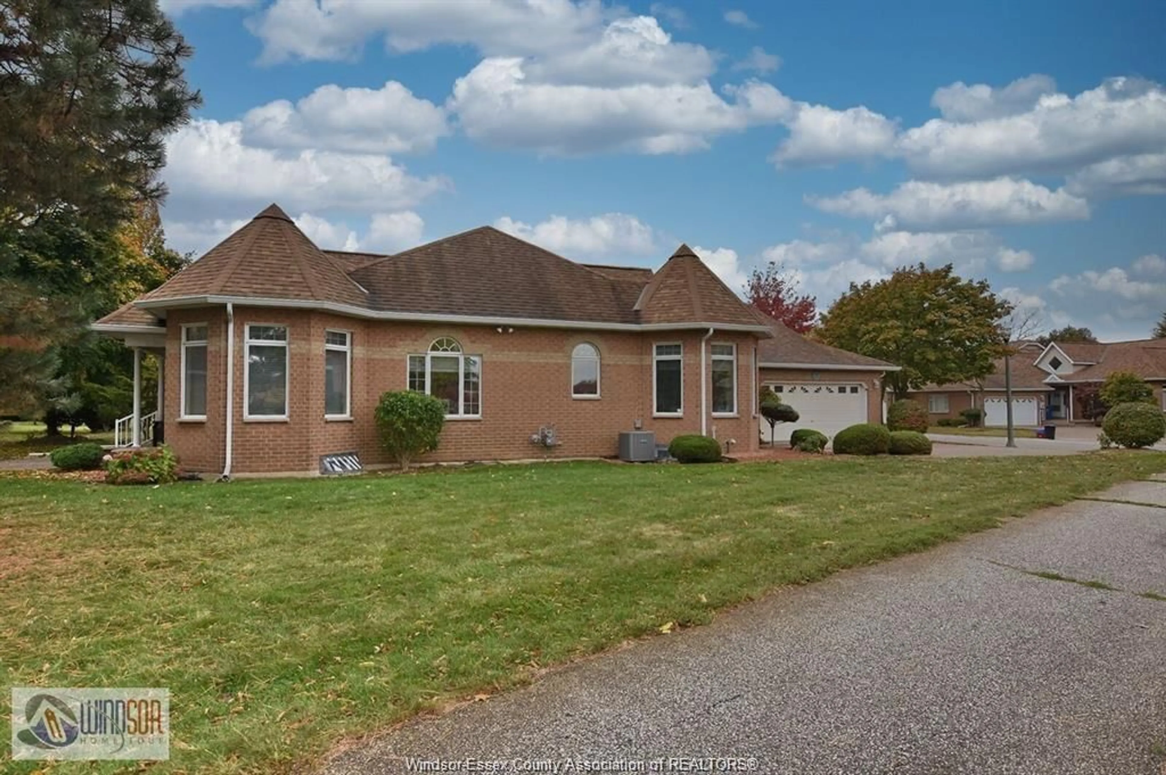 A pic from outside/outdoor area/front of a property/back of a property/a pic from drone, unknown for 4600 DALI Crt, Windsor Ontario N9G 2M8