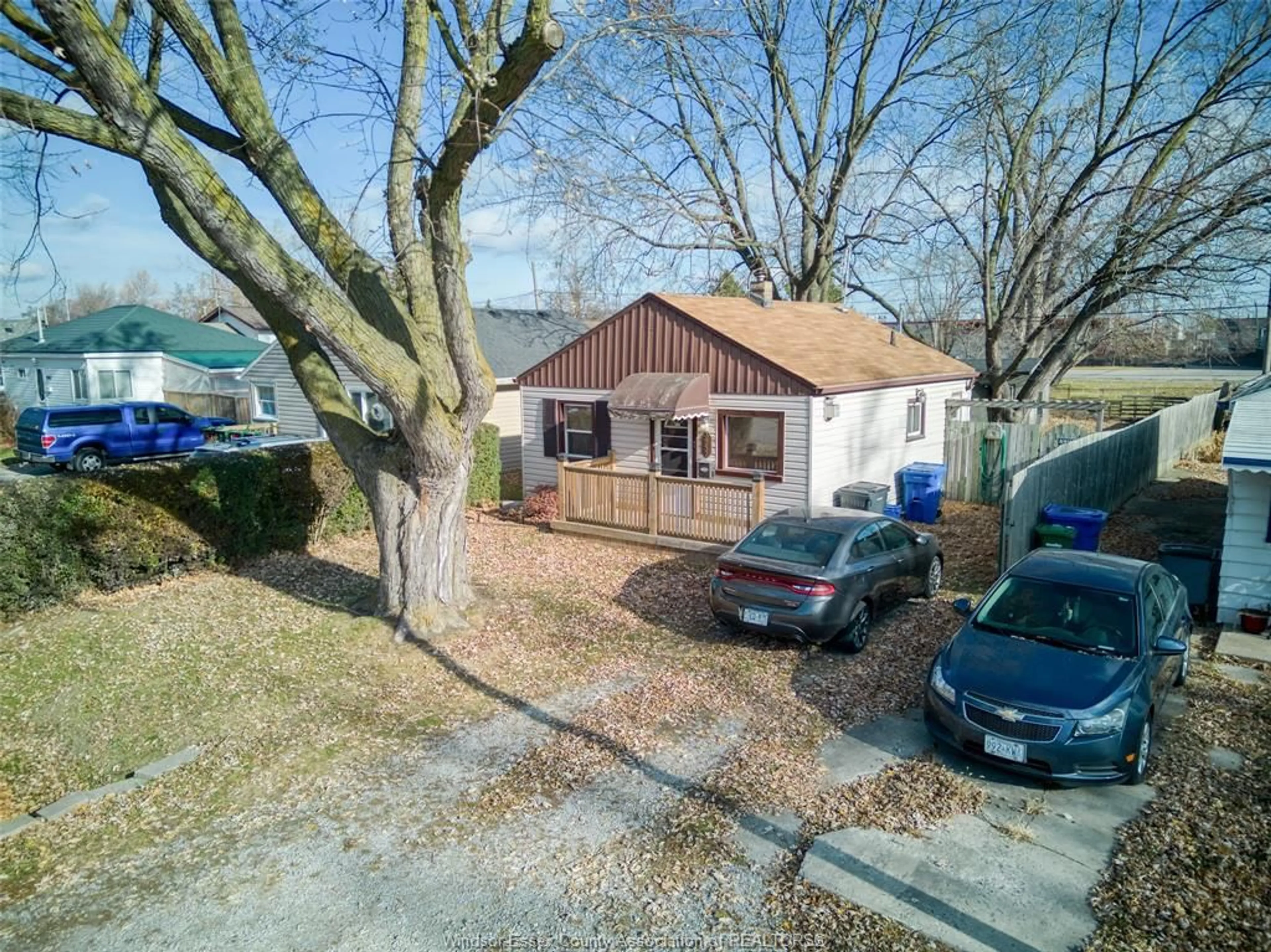 A pic from outside/outdoor area/front of a property/back of a property/a pic from drone, street for 3952 BYNG Rd, Windsor Ontario N8W 3J6