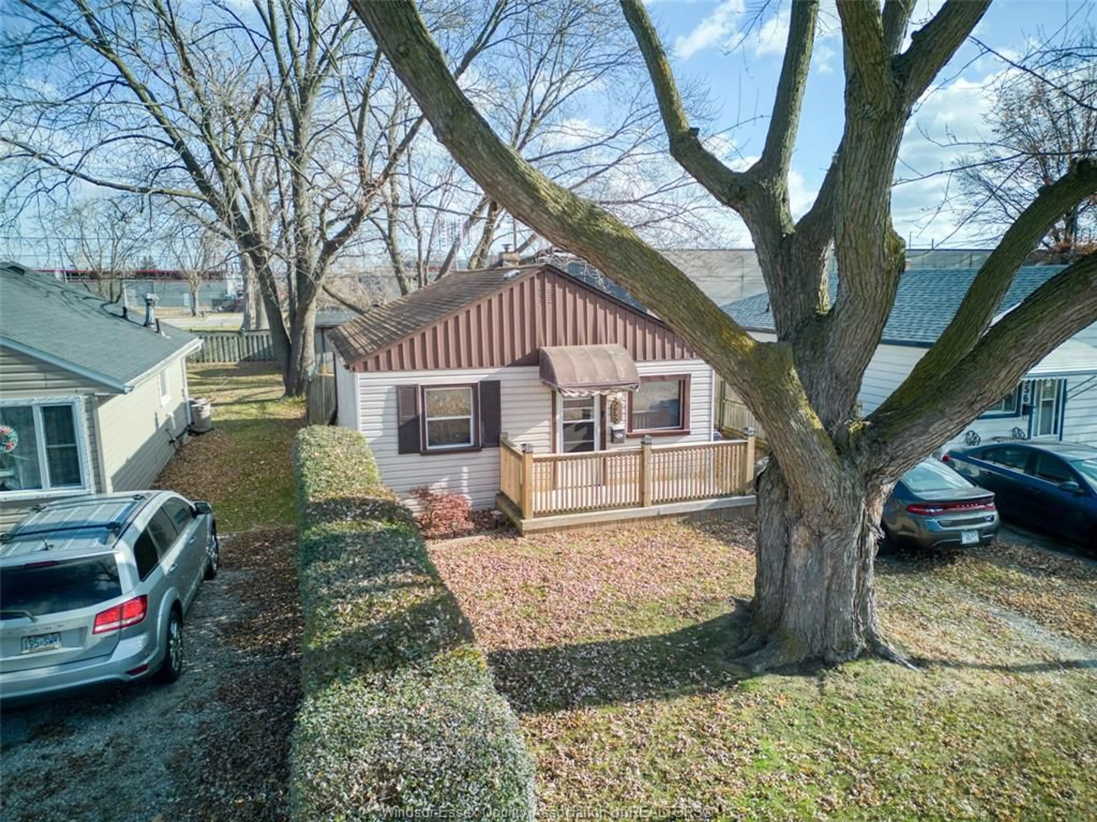 A pic from outside/outdoor area/front of a property/back of a property/a pic from drone, street for 3952 BYNG Rd, Windsor Ontario N8W 3J6