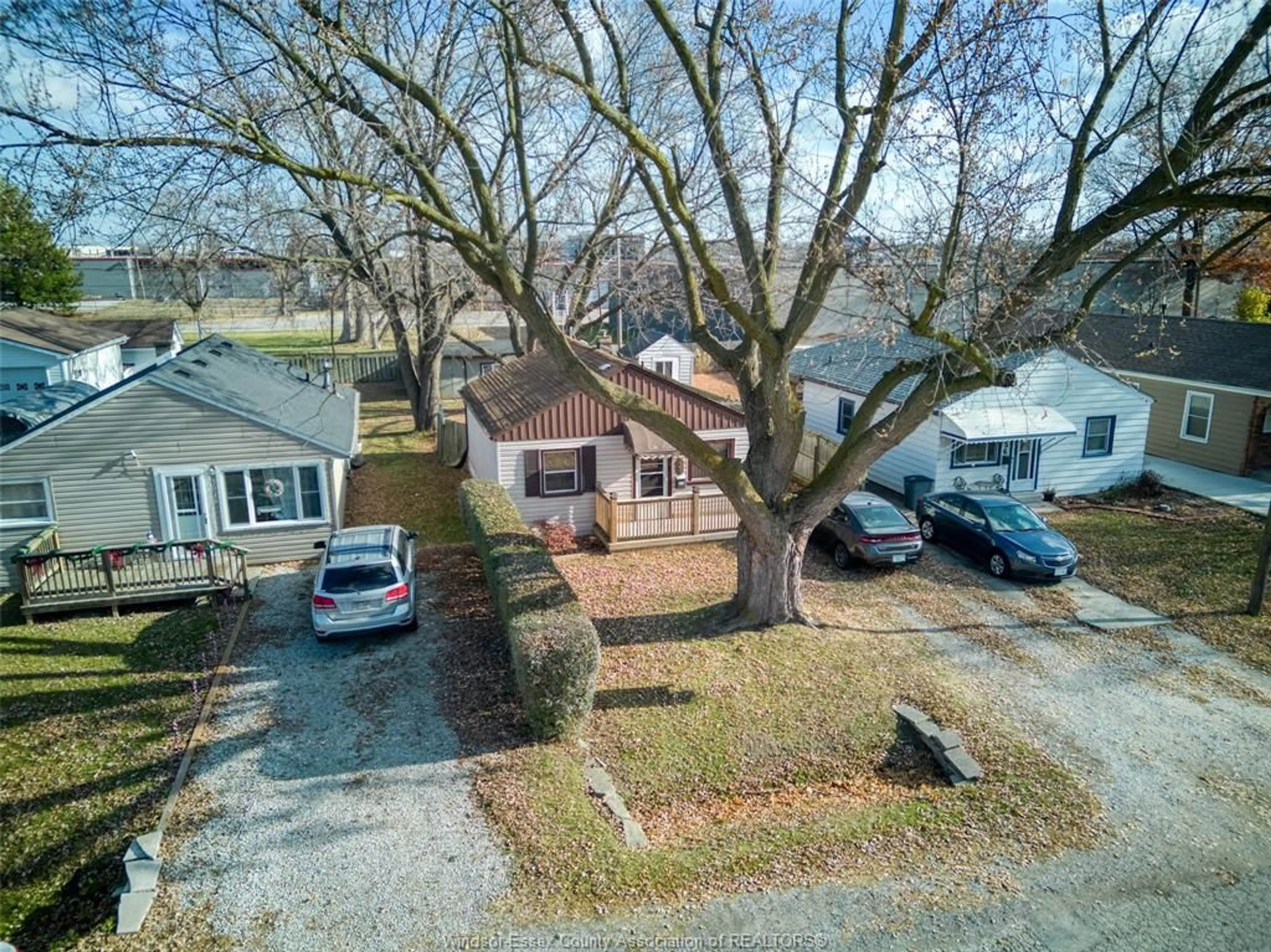 A pic from outside/outdoor area/front of a property/back of a property/a pic from drone, street for 3952 BYNG Rd, Windsor Ontario N8W 3J6