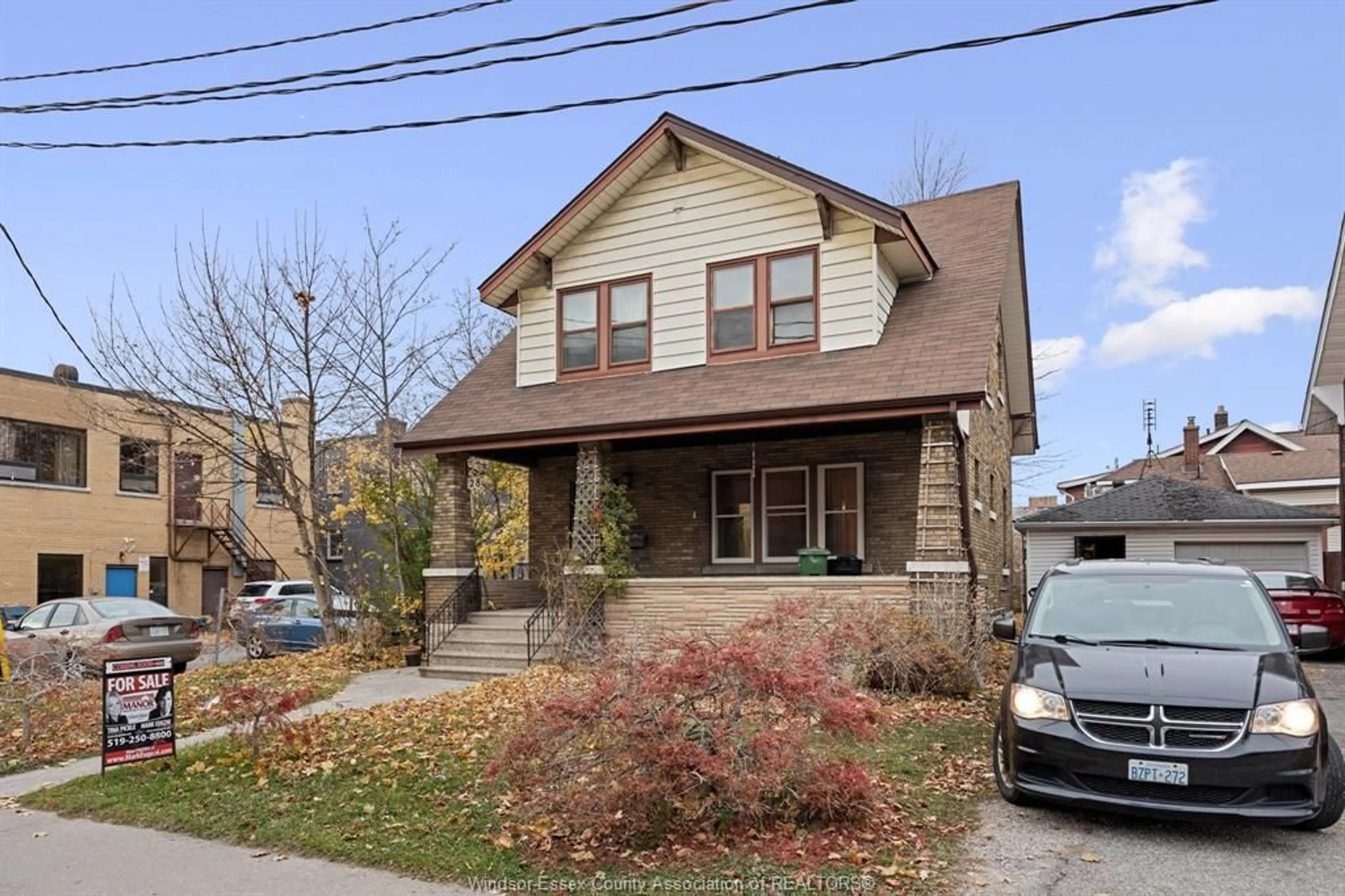 Home with brick exterior material, street for 28 HANNA, Windsor Ontario N8X 2M8