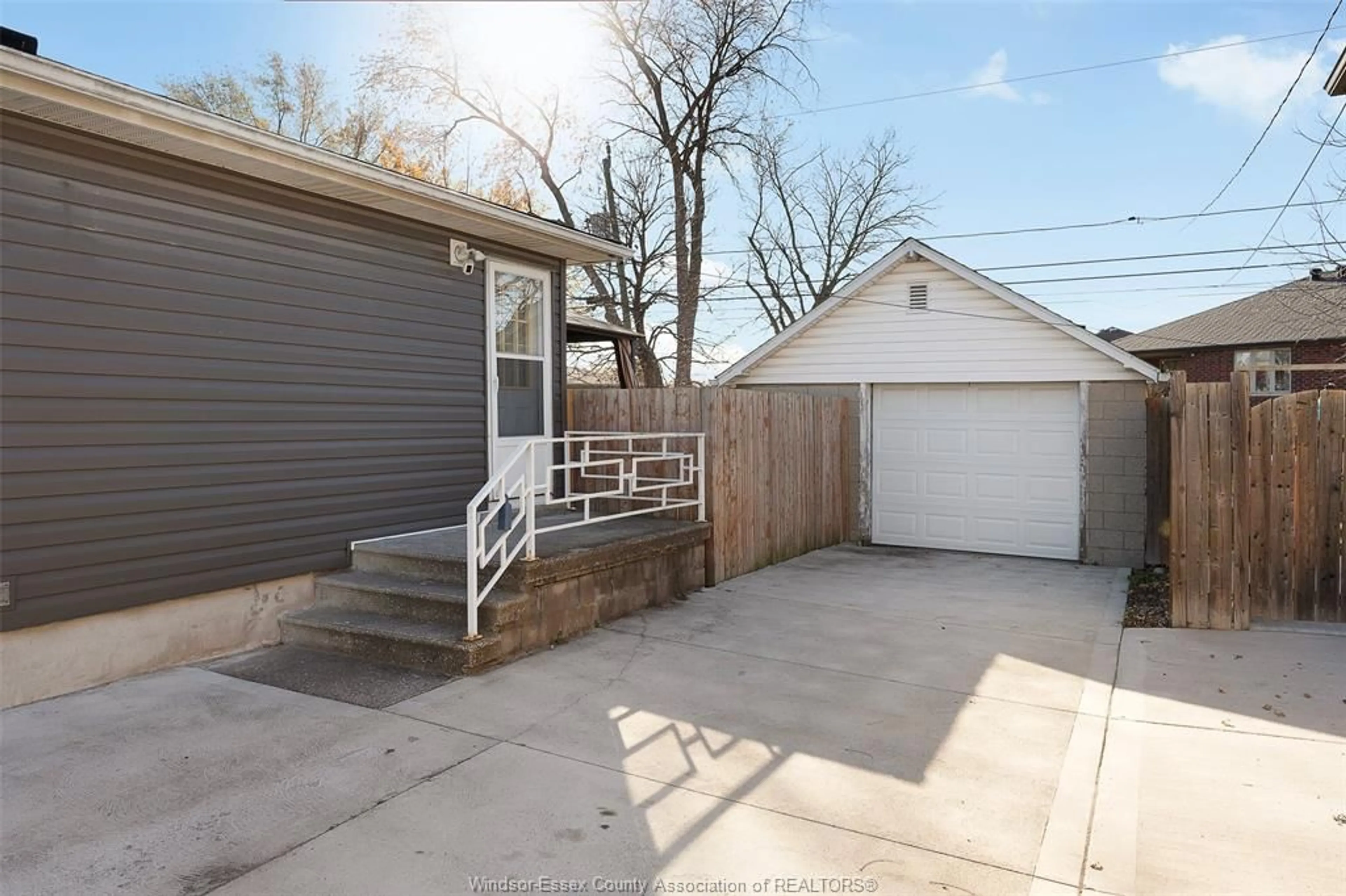 Patio, street for 2065 DOMINION Blvd, Windsor Ontario N9B 3H8