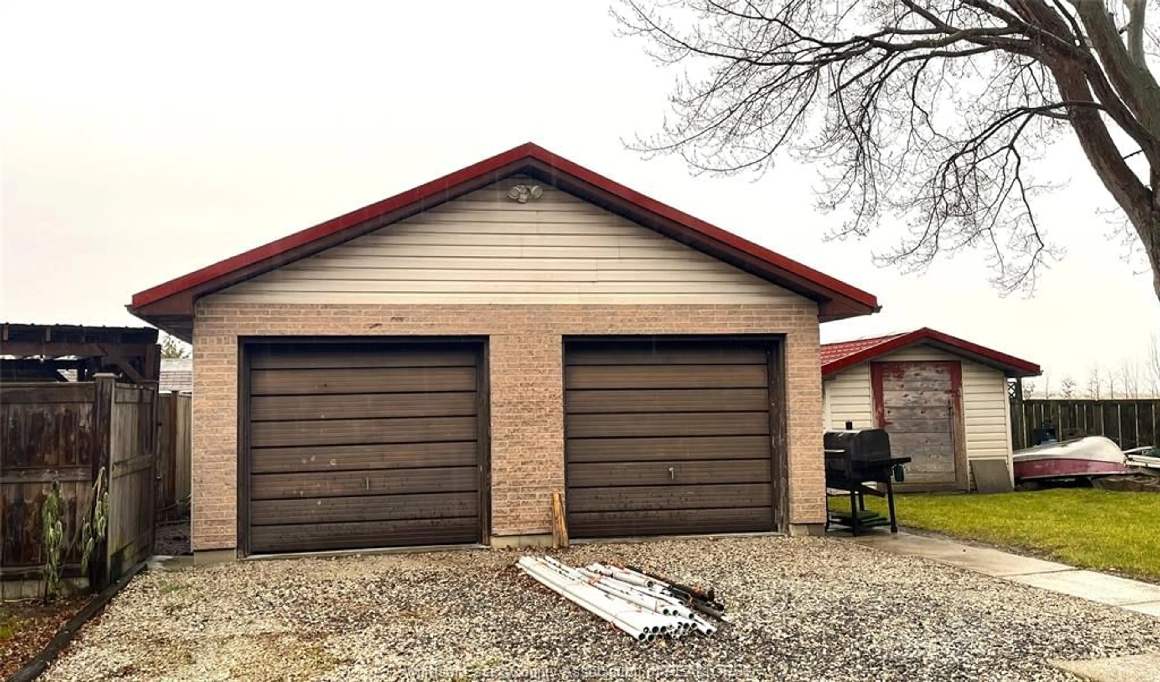 Indoor garage for 987 COUNTY RD 31, Lakeshore Ontario N0R 1R0