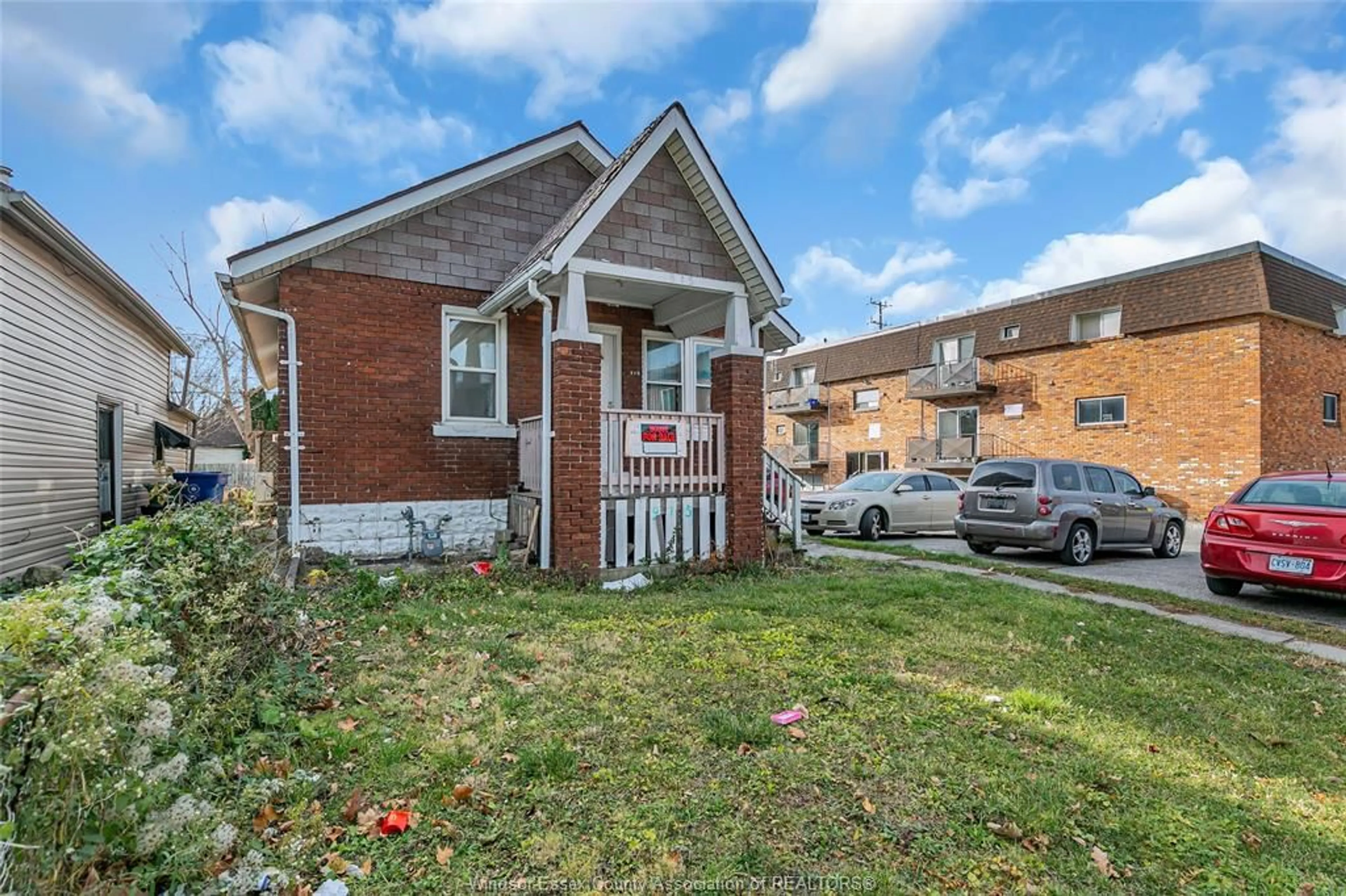 Home with brick exterior material, street for 915 JOSEPHINE, Windsor Ontario N9B 2L4