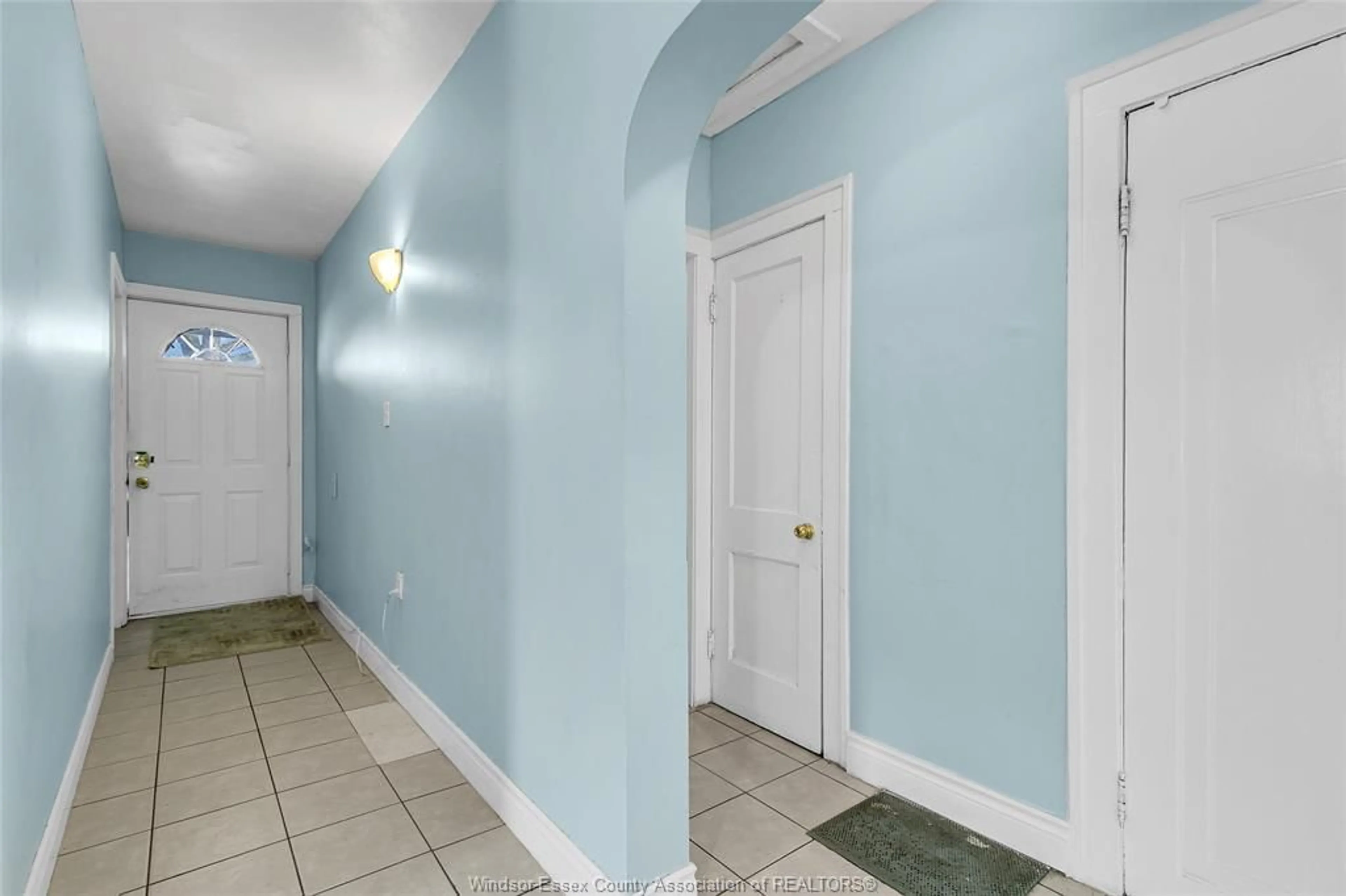 Unknown for 915 JOSEPHINE, Windsor Ontario N9B 2L4