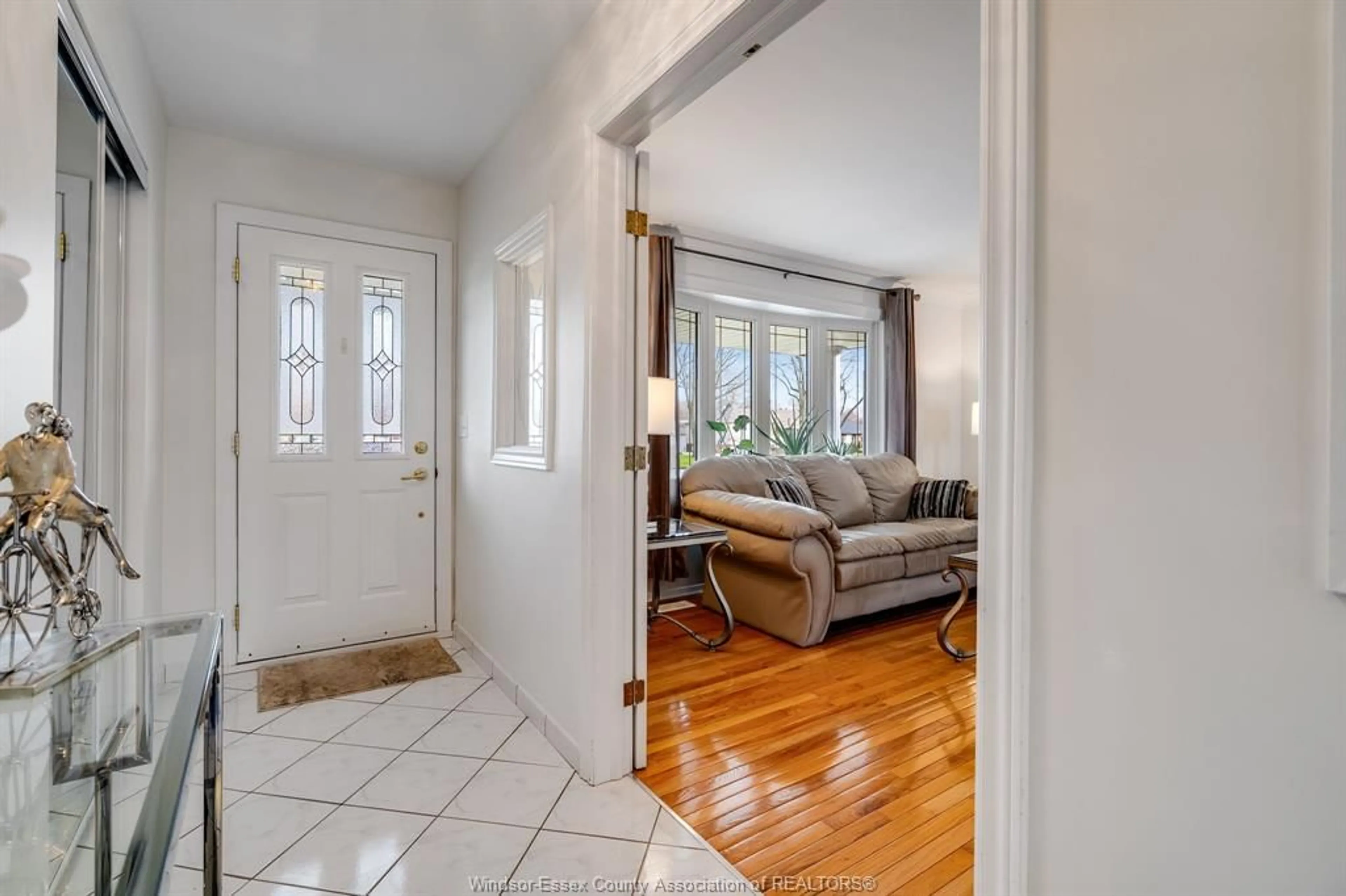 Indoor entryway for 82 Venetian Dr, Amherstburg Ontario N9V 3A2