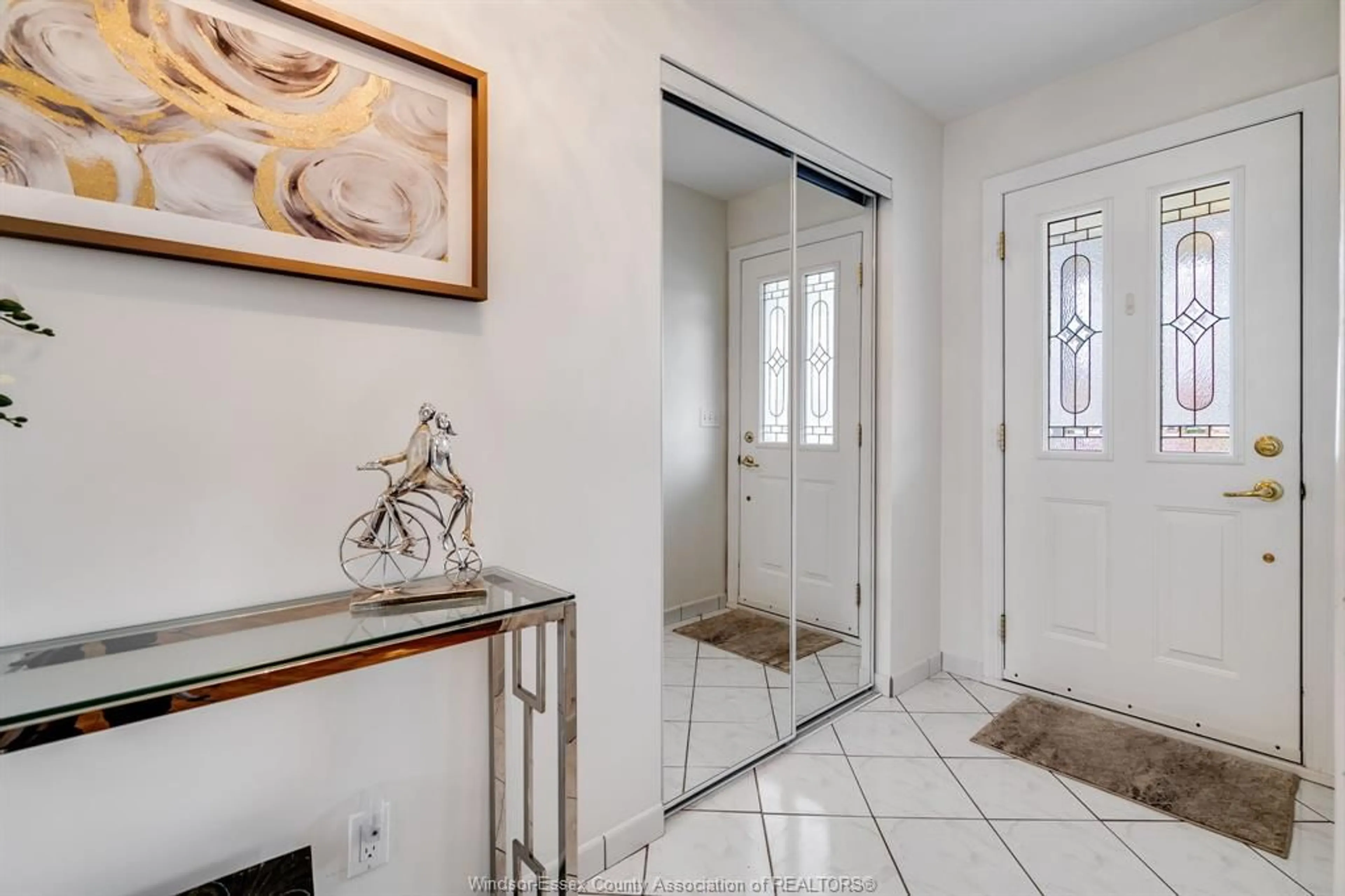 Indoor entryway for 82 Venetian Dr, Amherstburg Ontario N9V 3A2