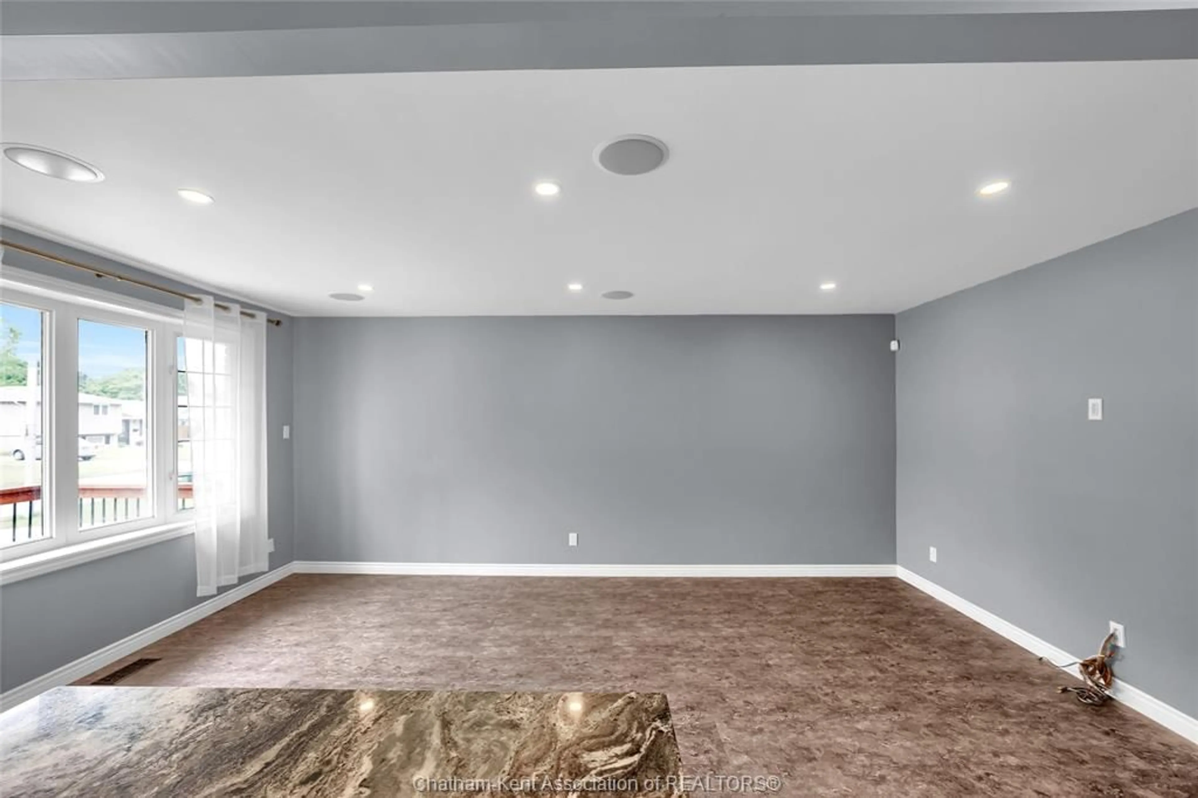 Home theater for 73 MARION Ave, Chatham Ontario N7M 5N7